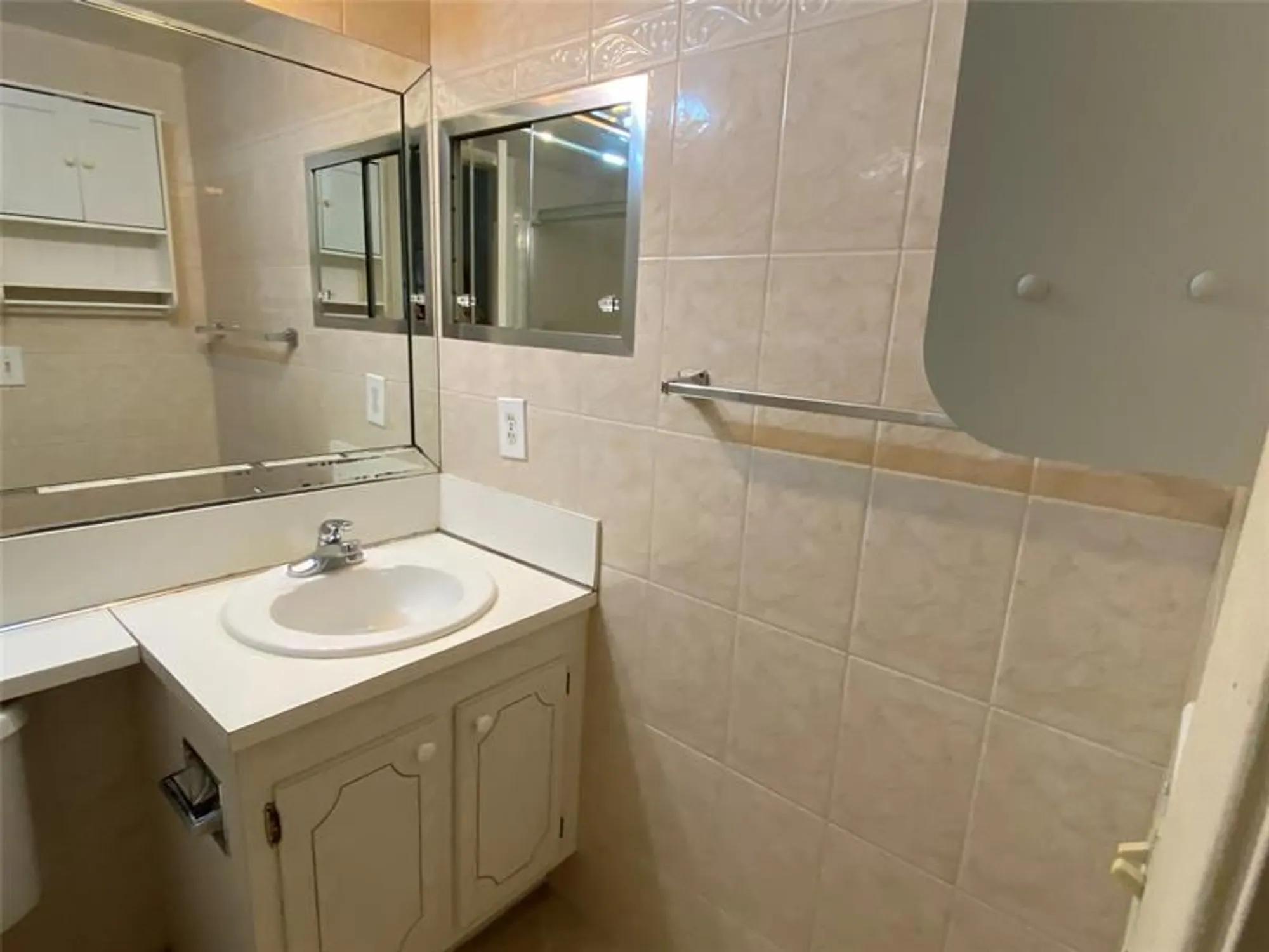 Property Slideshow image 16 of 31 | 2025 berkshire b # 2025, Deerfield Beach, FL, 33442