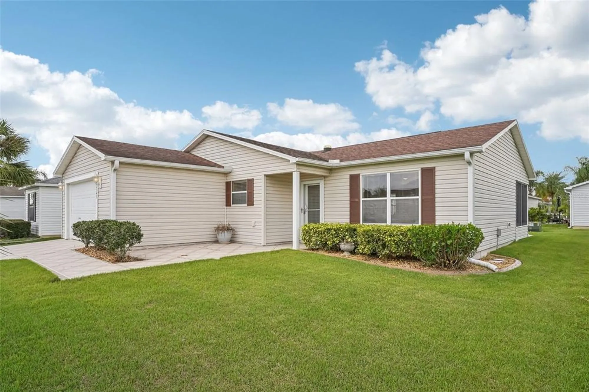 Property Slideshow image 31 of 47 | 2543 raintree dr, The Villages, FL, 32162