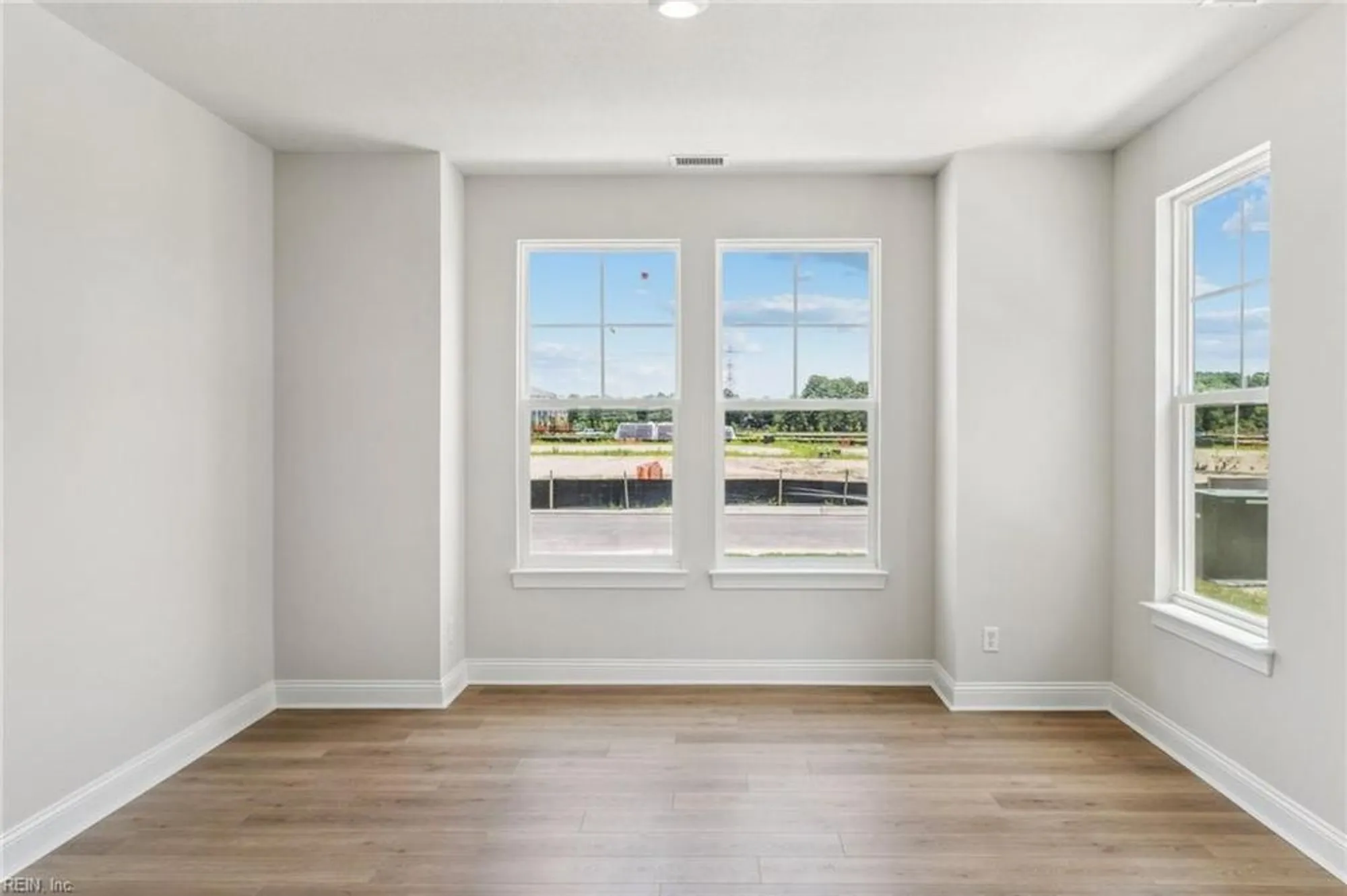 Property Slideshow image 6 of 27 | 2028 munro ln, Chesapeake, VA, 23322