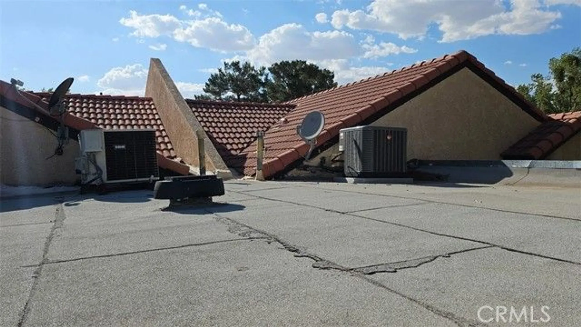 Property Slideshow image 20 of 23 | 11620 locust ln, Apple Valley, CA, 92308