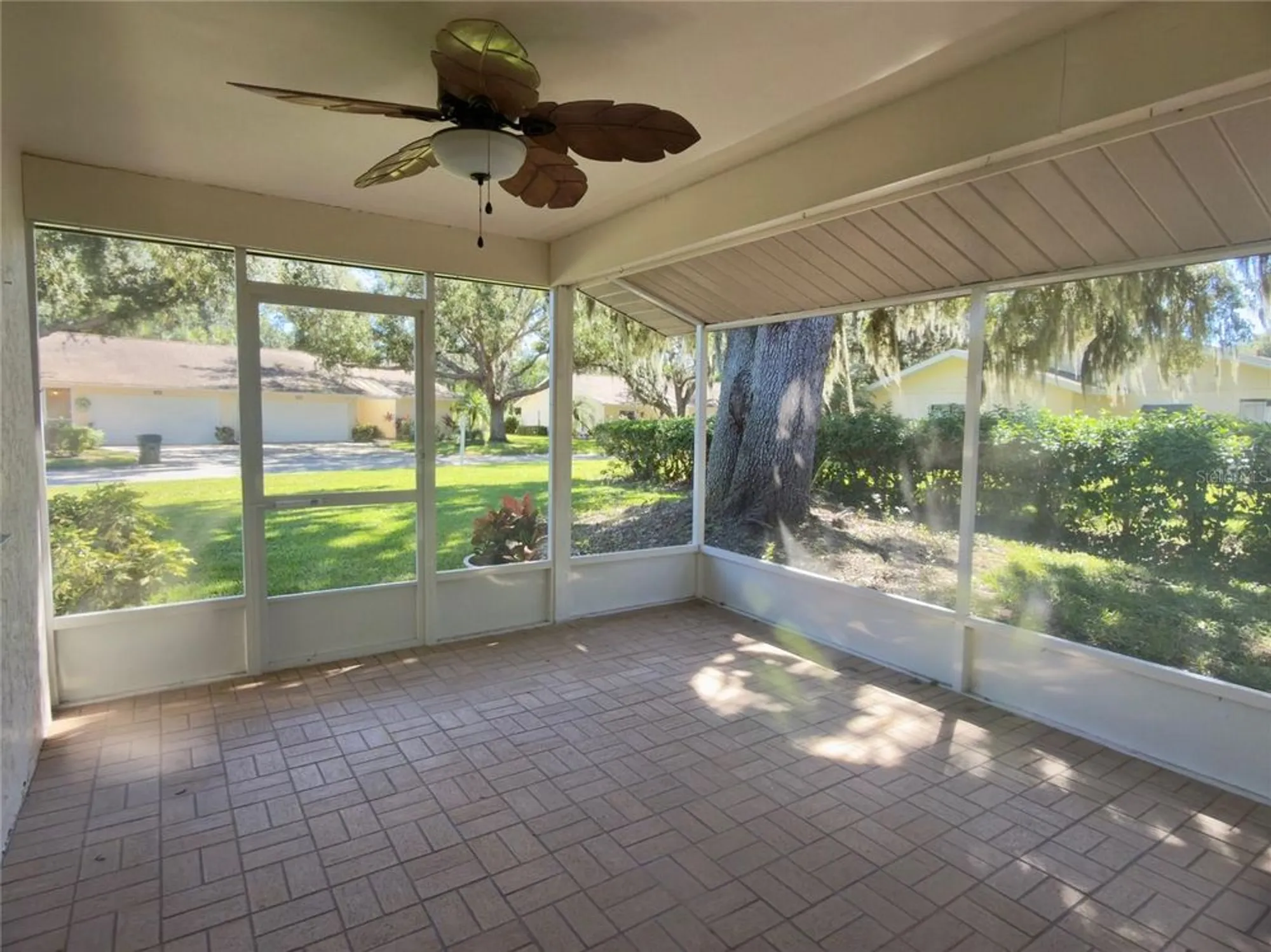 Property Slideshow image 19 of 23 | 4001 oakhurst dr 3119, Sarasota, FL, 34233