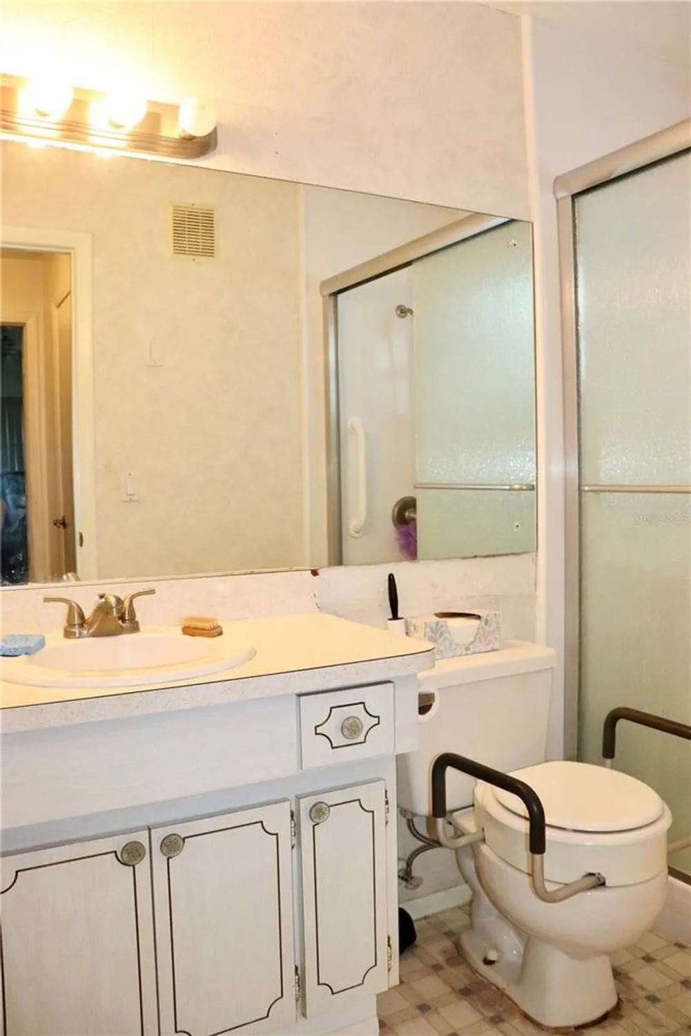 Property Slideshow image 10 of 14 | 6990 versailles n # 6990, Pinellas Park, FL, 33781