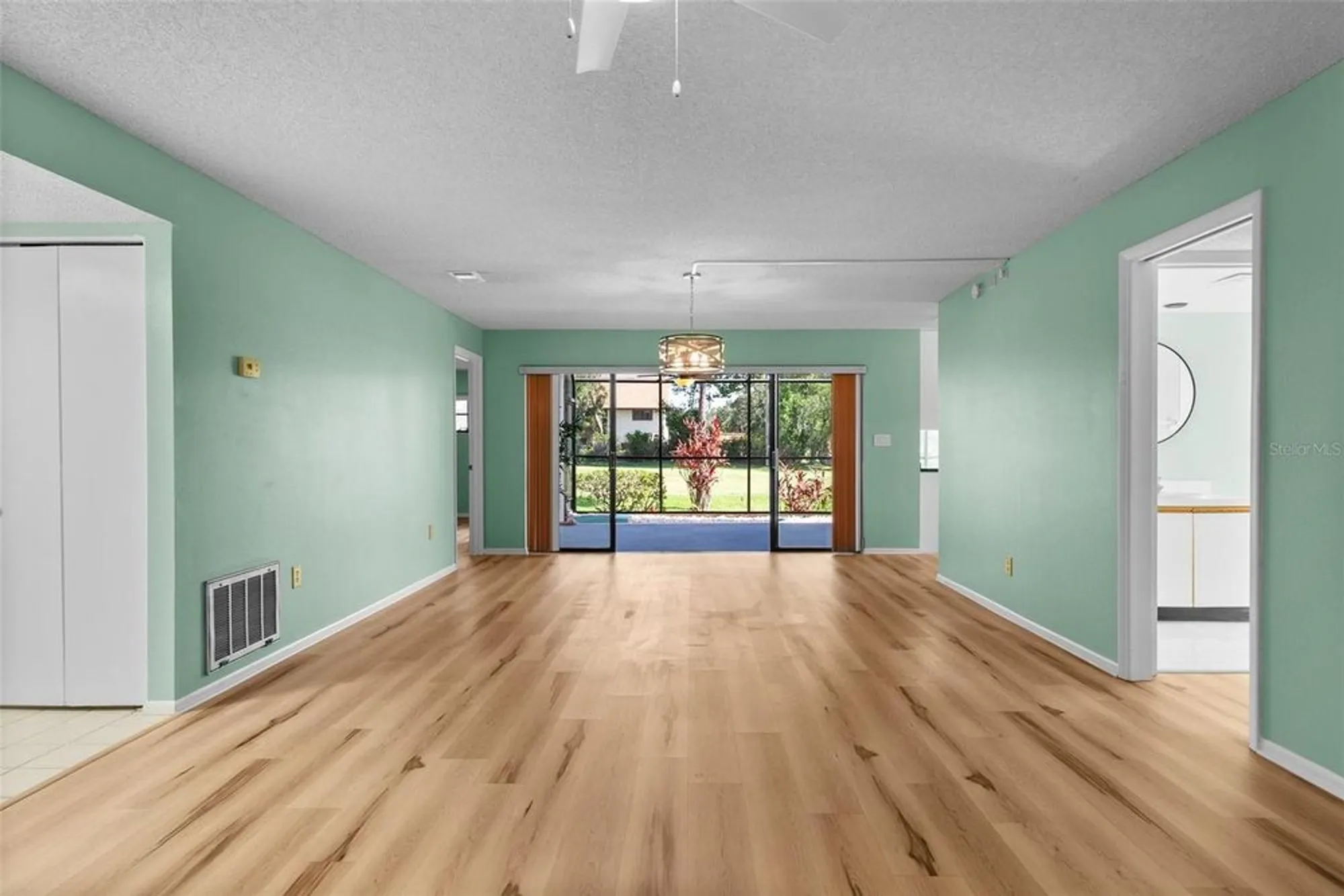 Property Slideshow image 11 of 50 | 6061 fairway ln 1411, Bradenton, FL, 34210