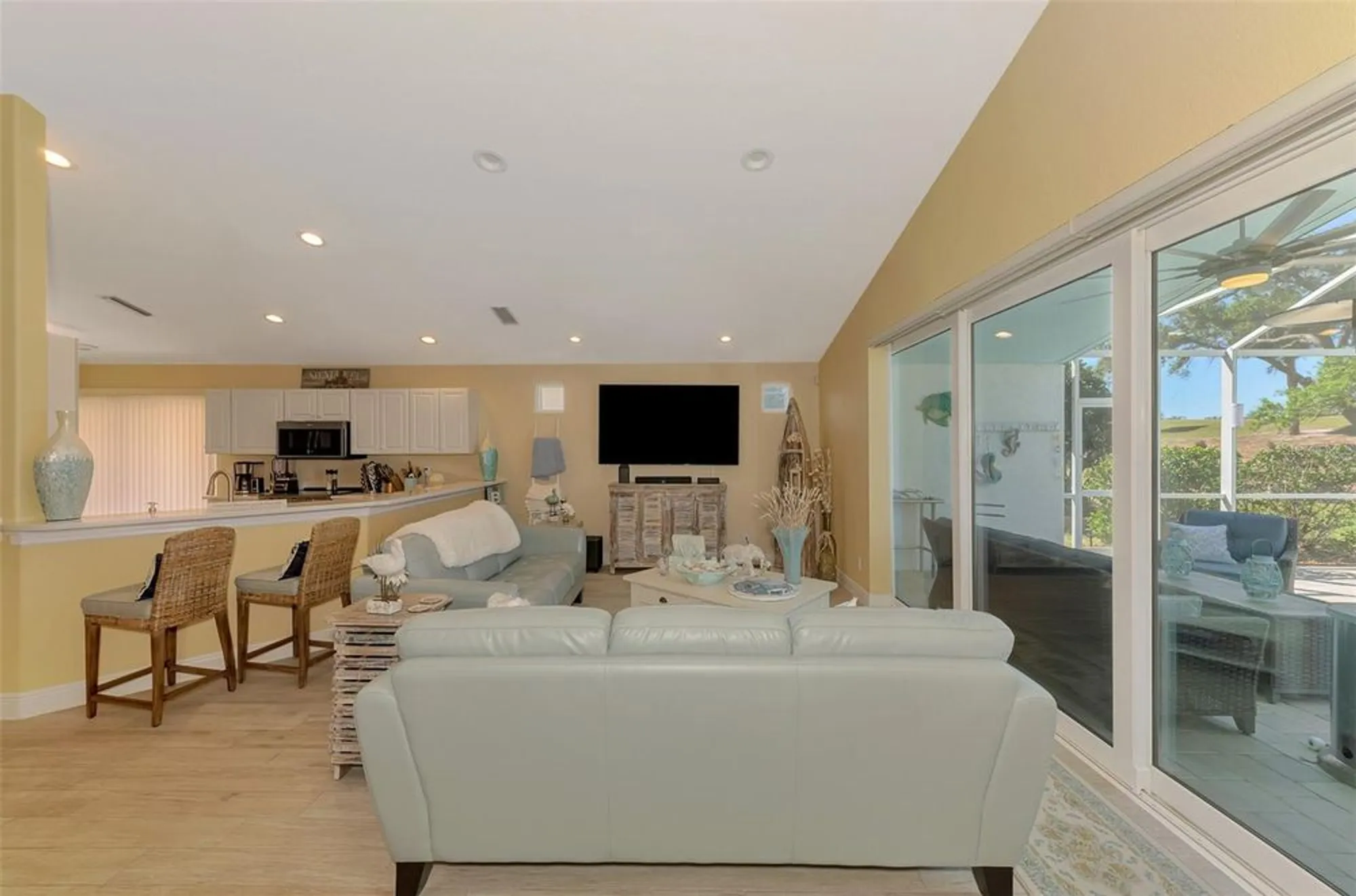 Property Slideshow image 15 of 55 | 320 bermuda ct 10, Venice, FL, 34293
