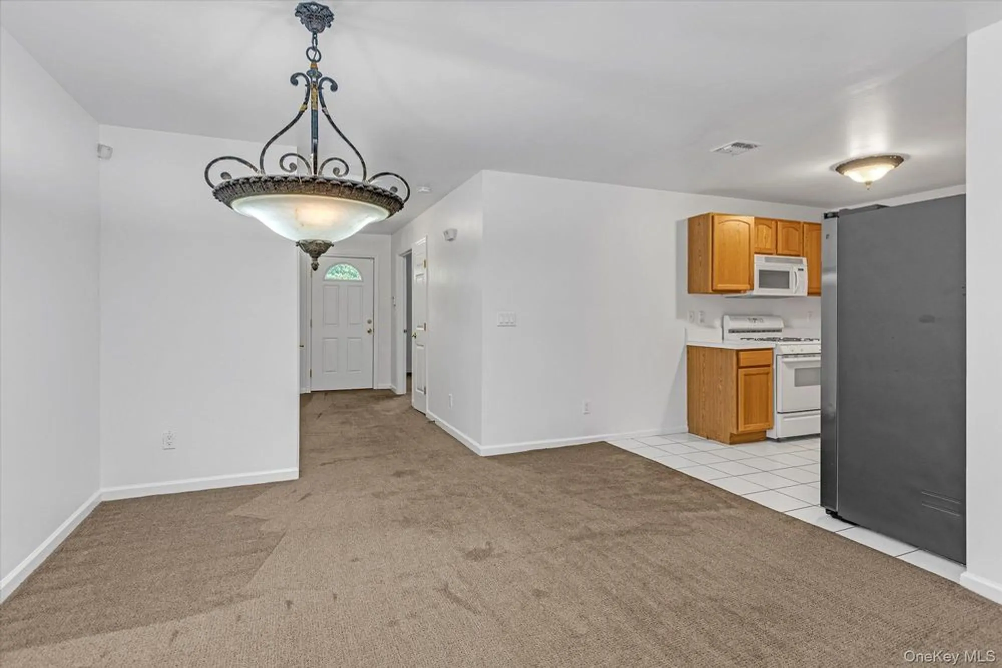 Property Slideshow image 4 of 26 | 911 altessa blvd, Melville, NY, 11747