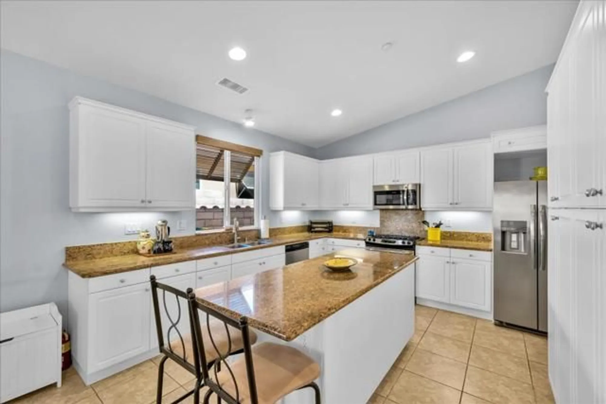 Property Slideshow image 10 of 56 | 2579 savanna way, Palm Springs, CA, 92262