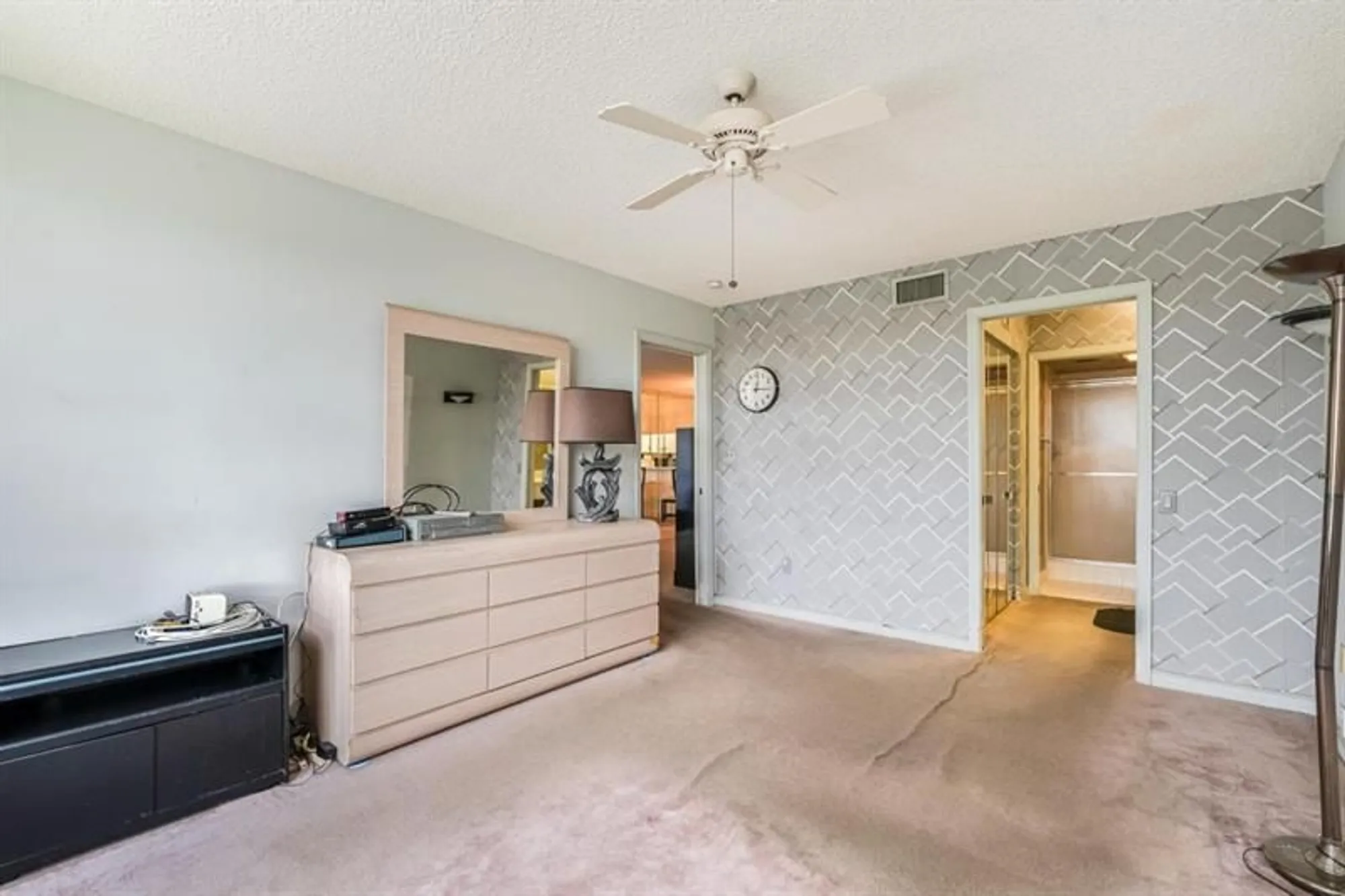 Property Slideshow image 13 of 26 | 10370 e clairmont cir 302, Tamarac, FL, 33321