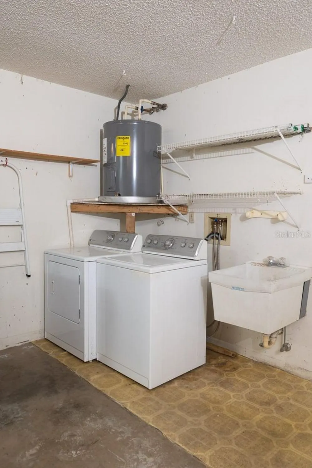 Property Slideshow image 48 of 58 | 4018 oakhurst dr 3181, Sarasota, FL, 34233