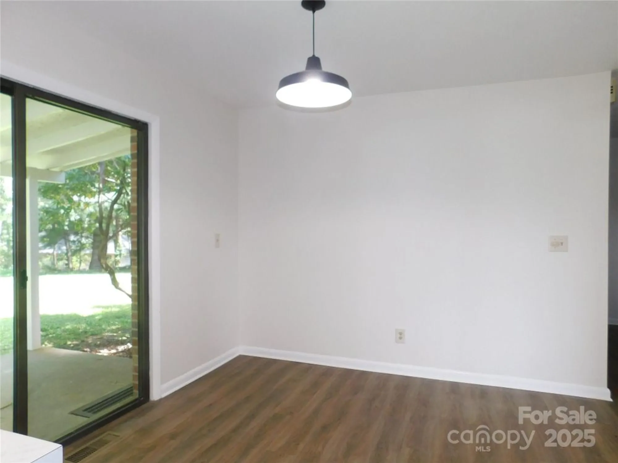 Property Slideshow image 9 of 33 | 125 fulton dr, Hendersonville, NC, 28792