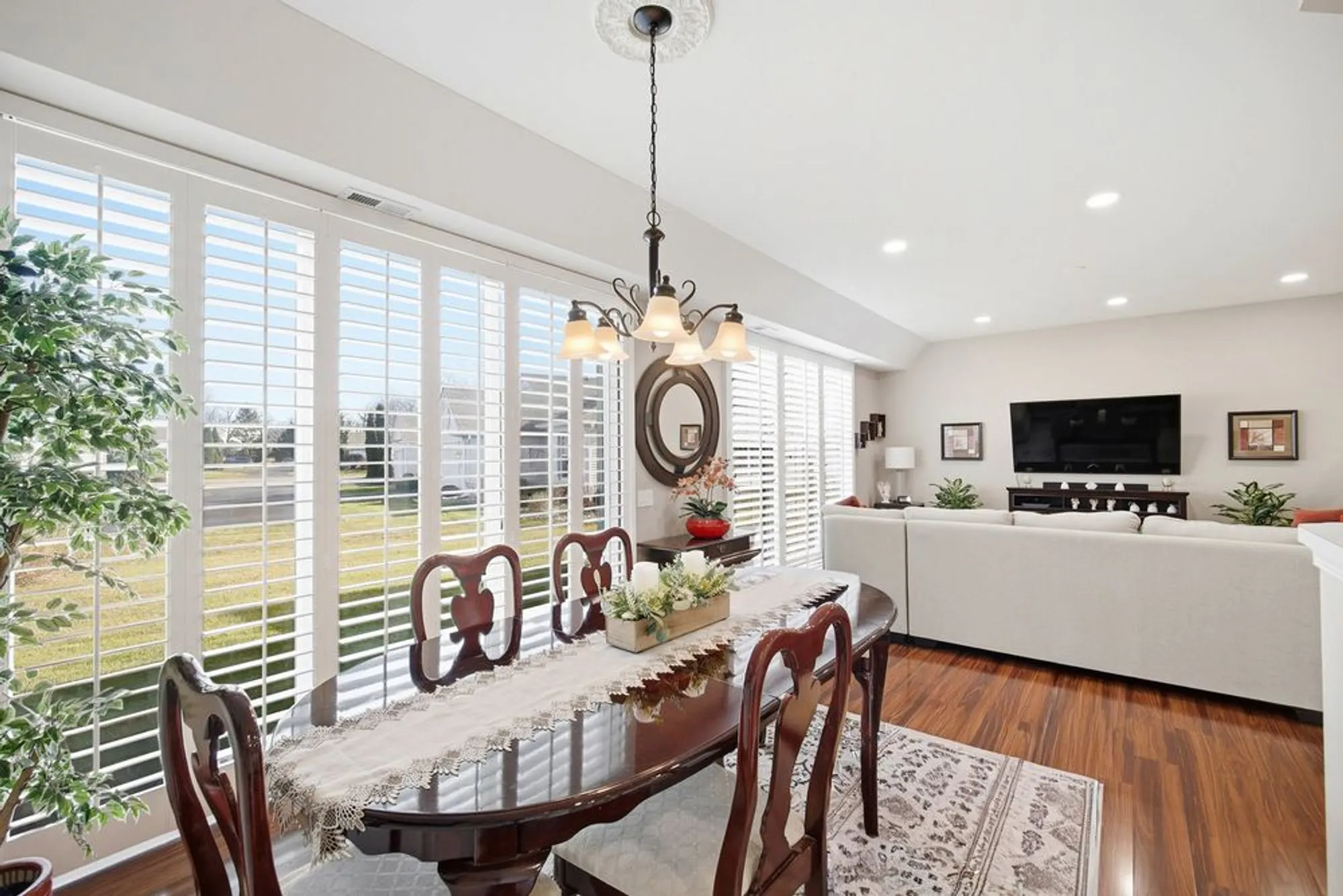 Property Slideshow image 7 of 22 | 12862 norfolk dr, Huntley, IL, 60142