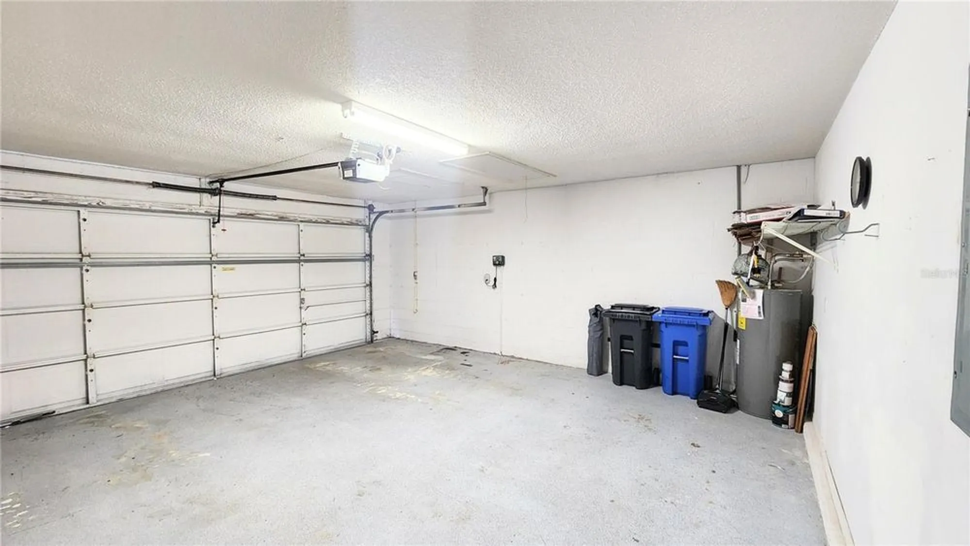 Property Slideshow image 16 of 60 | 2113 e del webb blvd, Sun City Center, FL, 33573