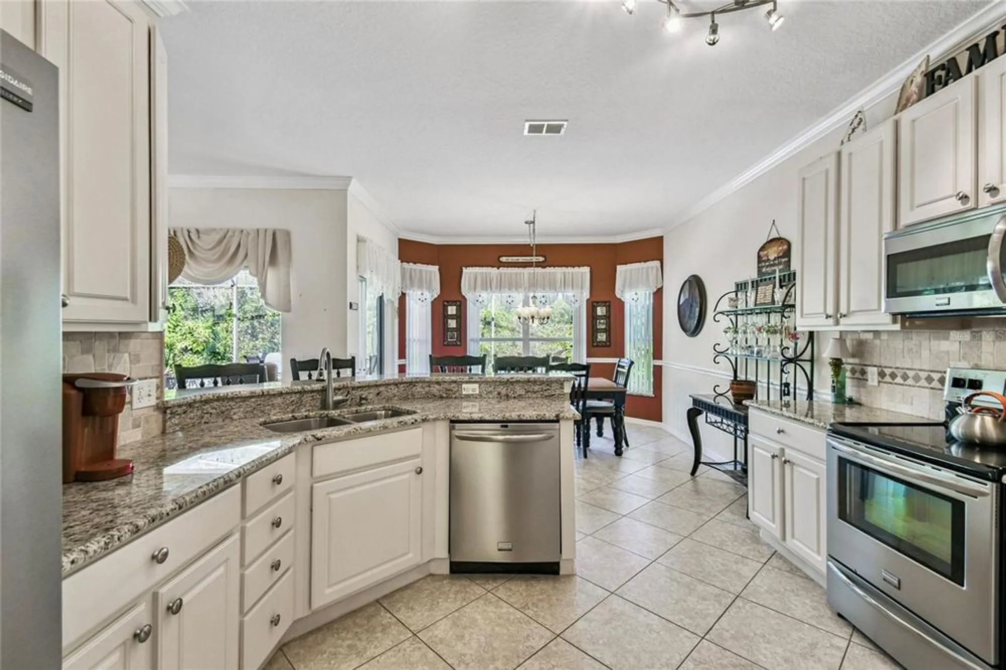 Property Slideshow image 10 of 61 | 536 portofino dr, Poinciana, FL, 34759