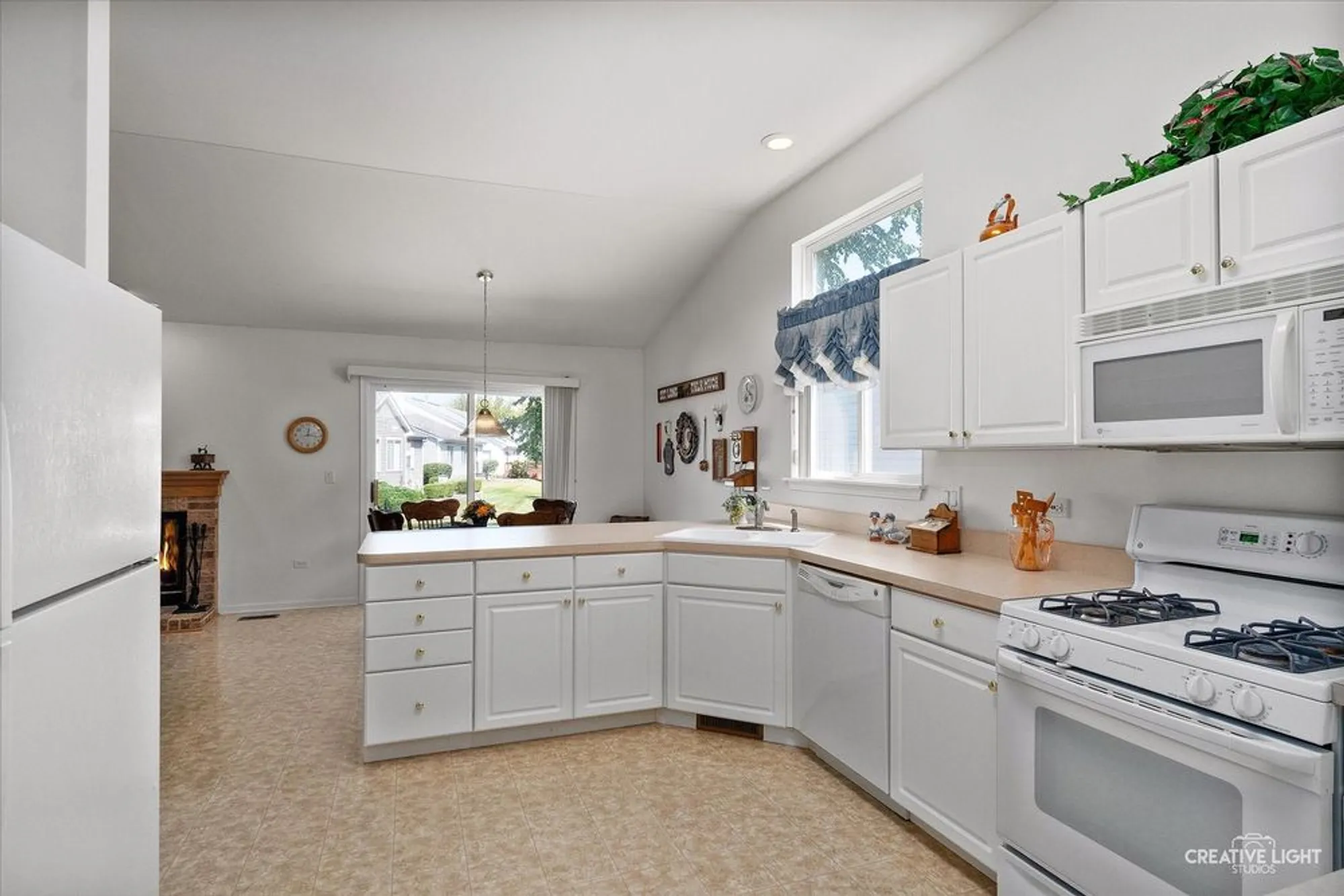 Property Slideshow image 7 of 54 | 13954 s tamarack dr, Plainfield, IL, 60544