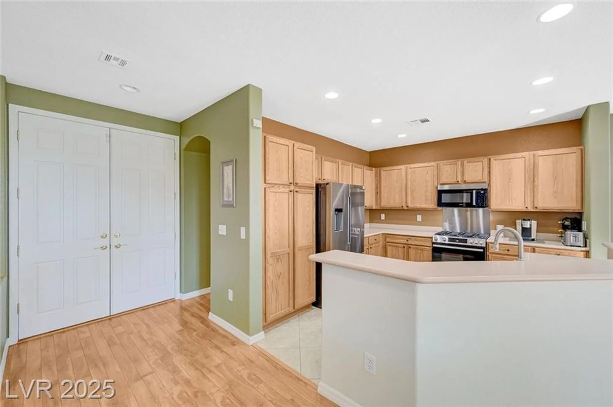 Property Slideshow image 7 of 72 | 4956 momenti st, Las Vegas, NV, 89135
