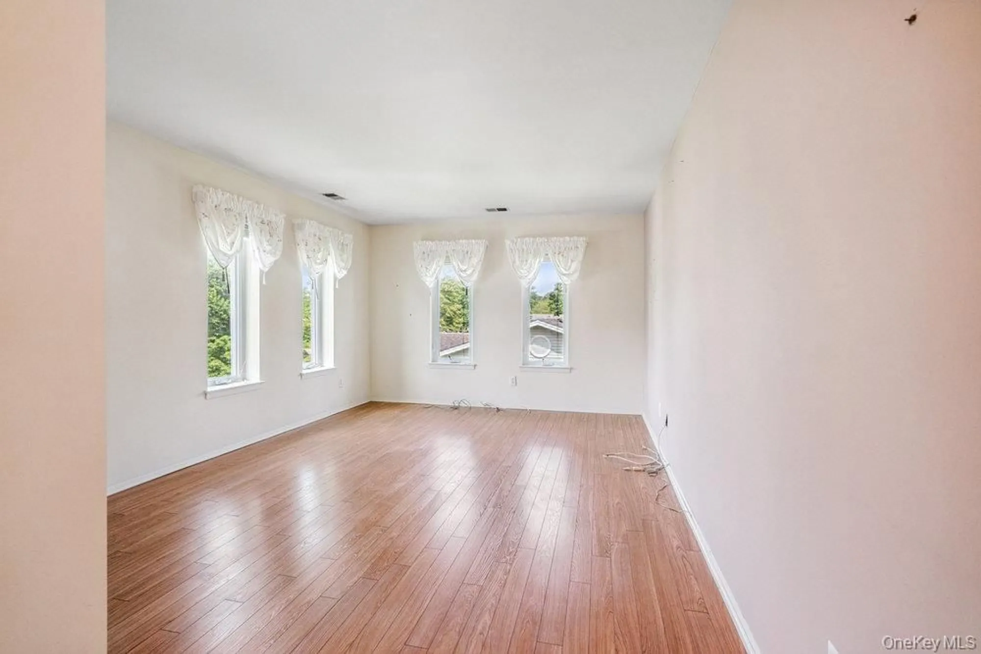 Property Slideshow image 24 of 35 | 914 fenway rd, Saint James, NY, 11780