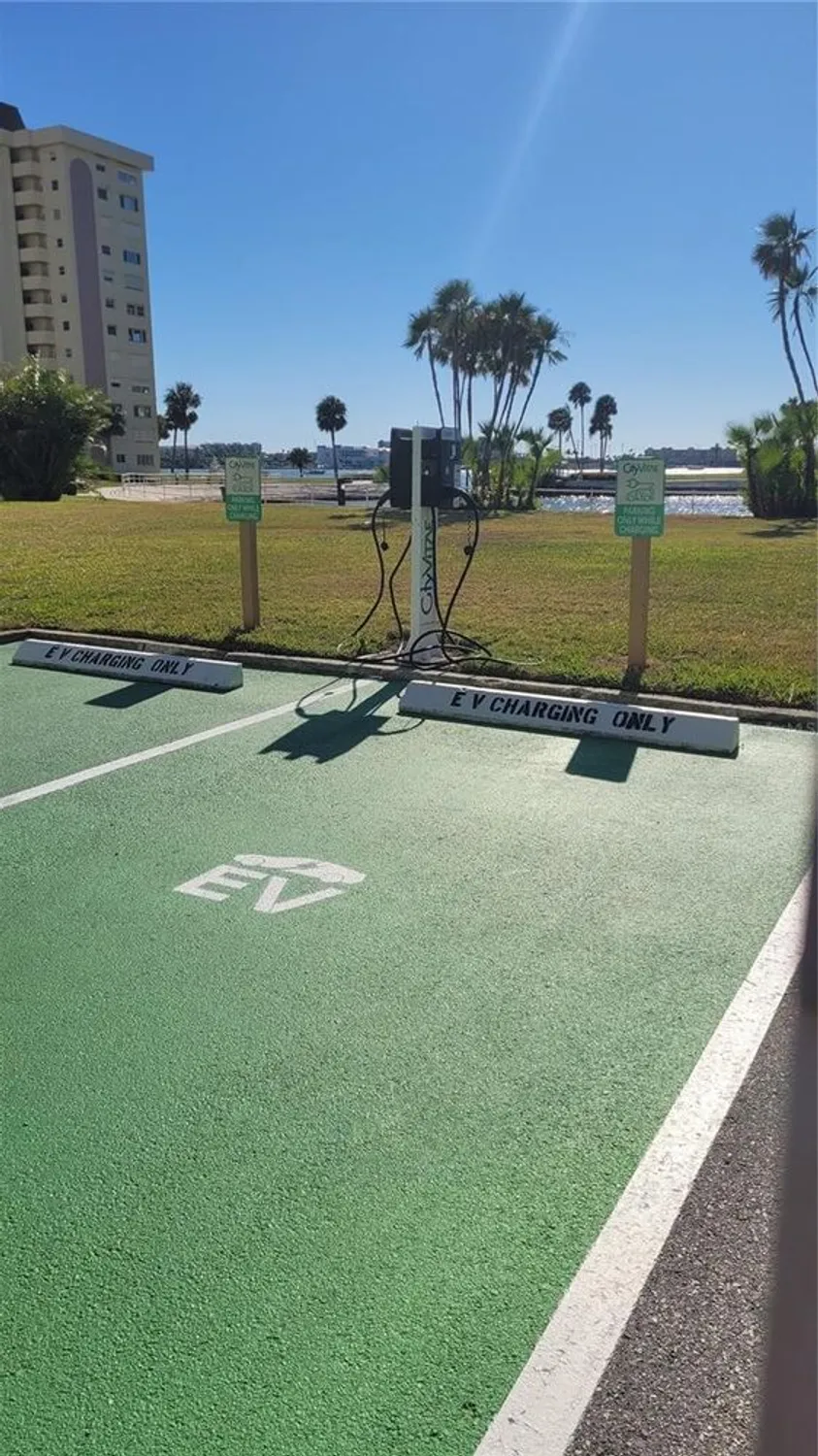 Property Slideshow image 31 of 32 | 4650 cove cir apt 111, St Petersburg, FL, 33708