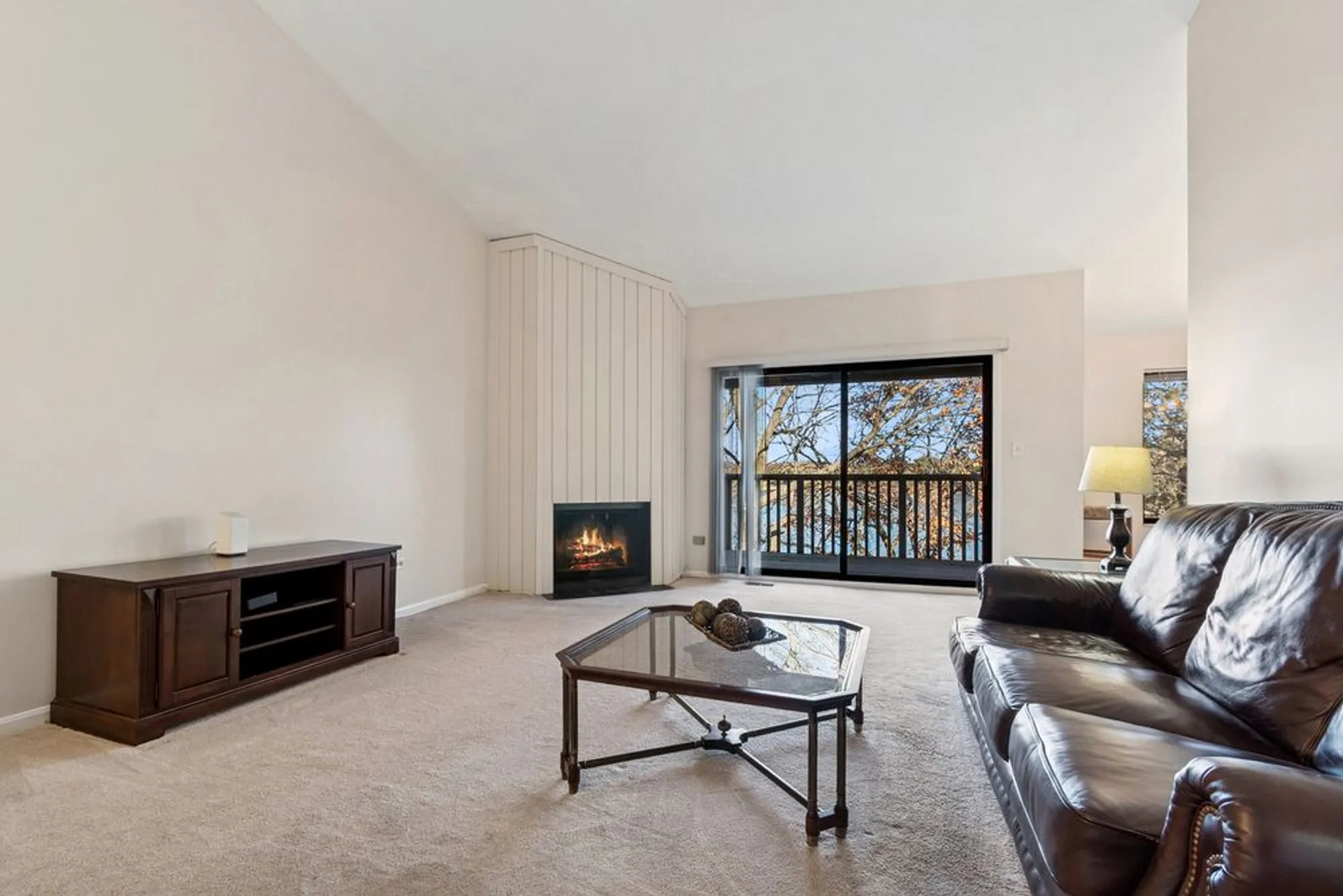 Property Slideshow image 16 of 45 | 33 shoreline rd b, Lake Barrington, IL, 60010