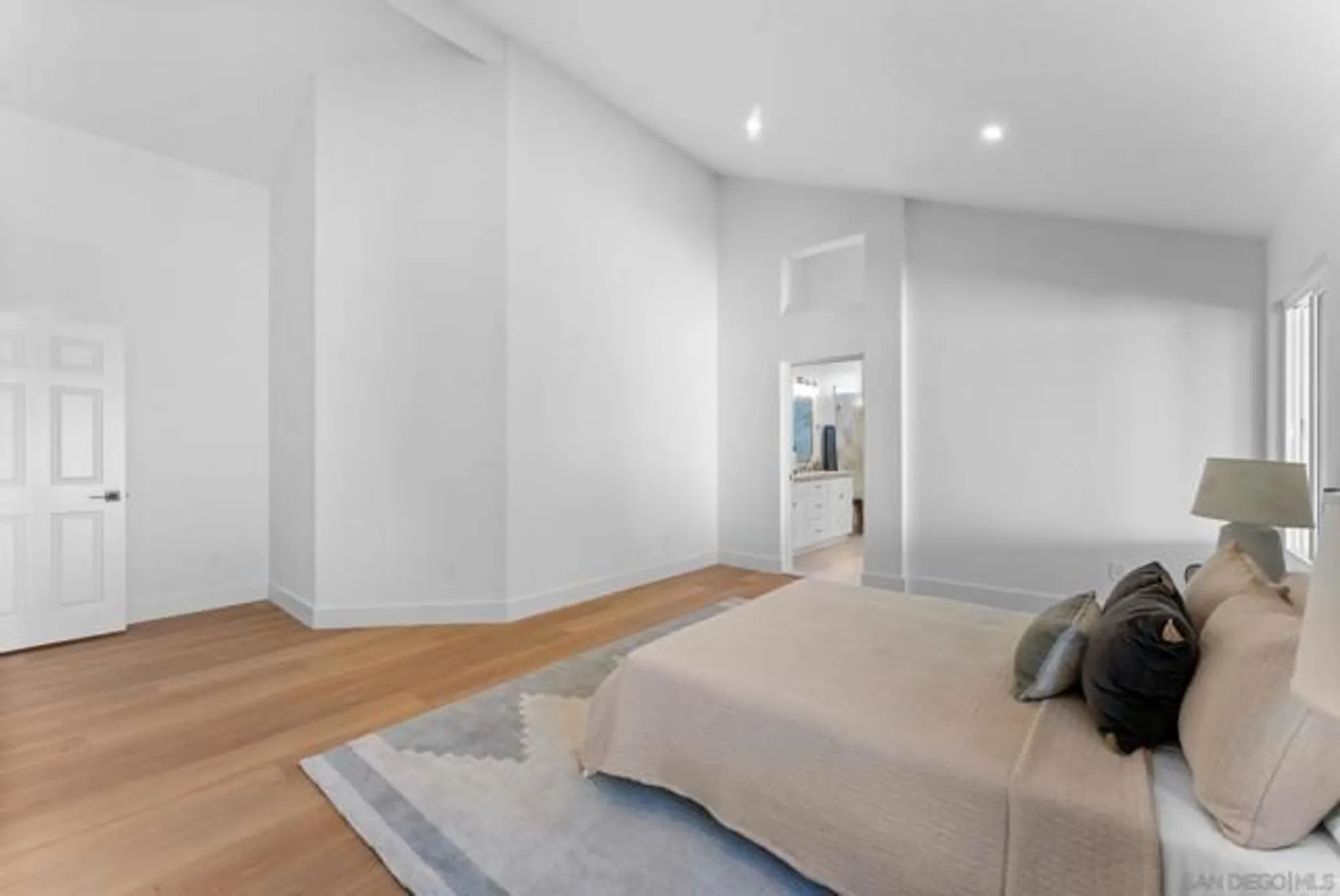 Property Slideshow image 21 of 34 | 4946 alicante way, Oceanside, CA, 92056