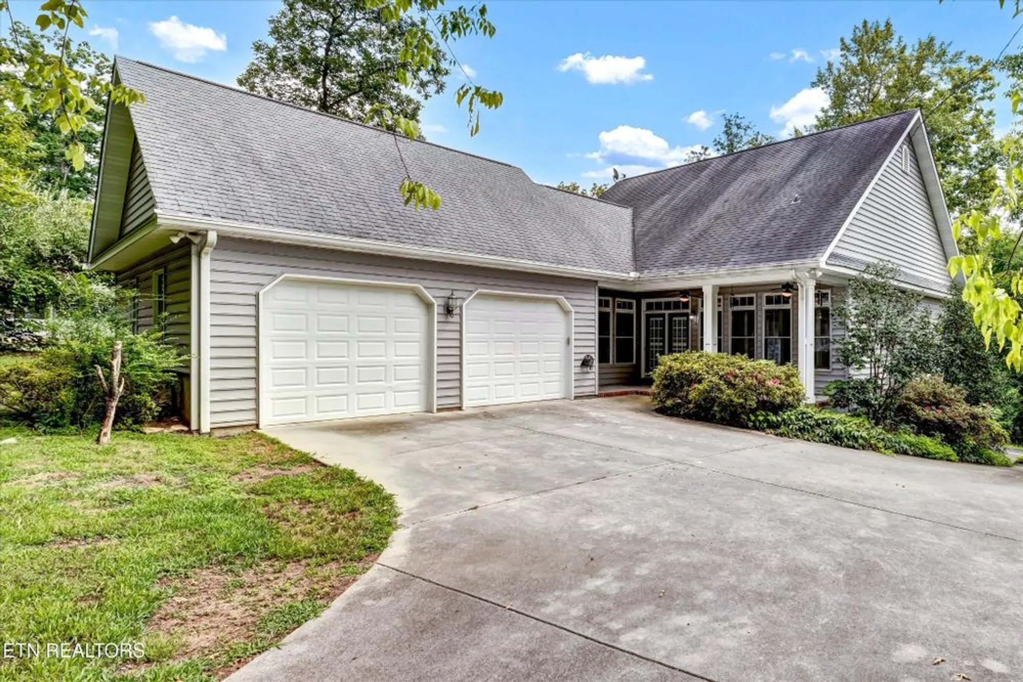 Property Slideshow image 1 of 25 | 140 ootsima way, Loudon, TN, 37774