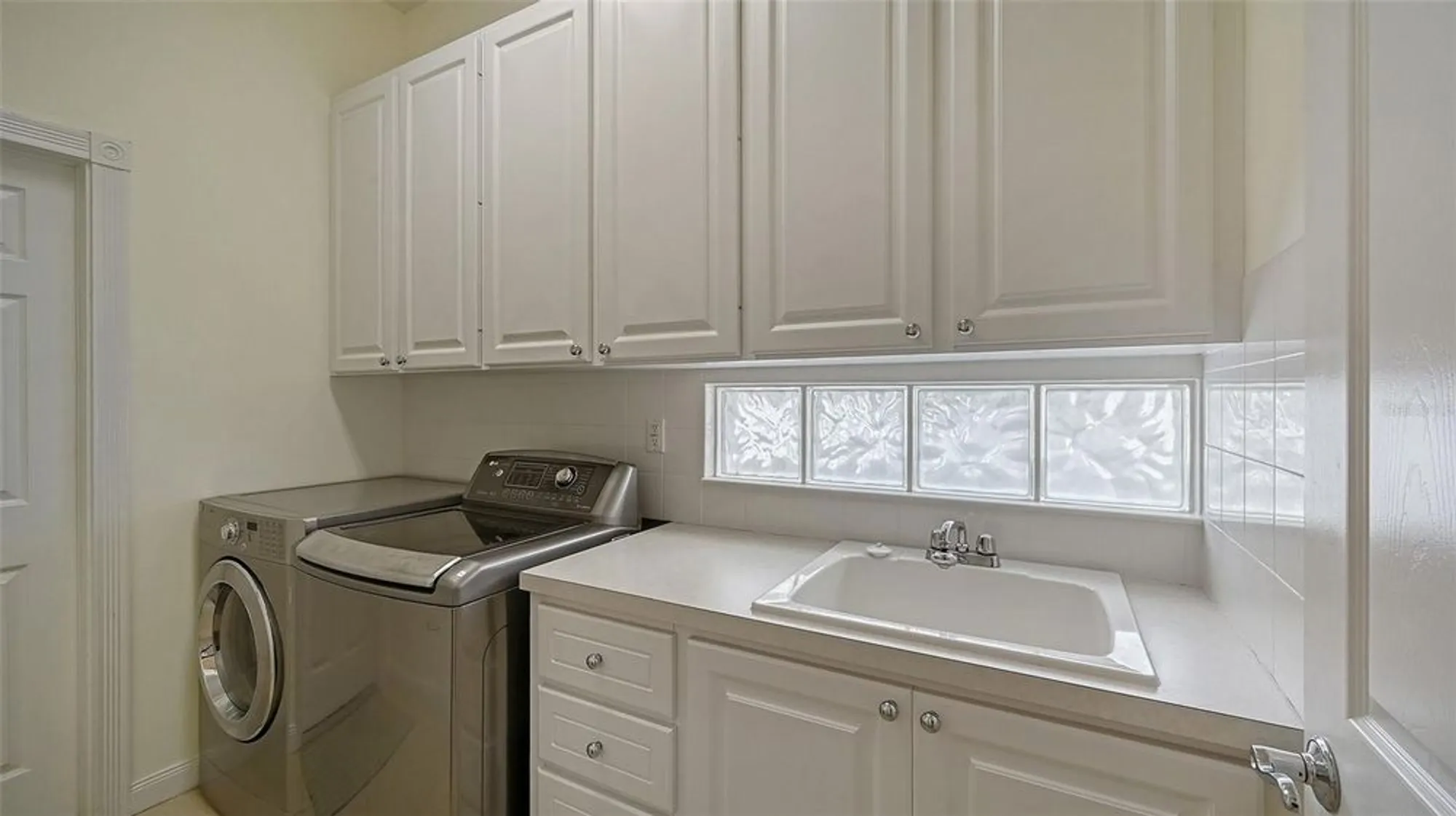 Property Slideshow image 41 of 100 | 5679 ferrara dr, Sarasota, FL, 34238