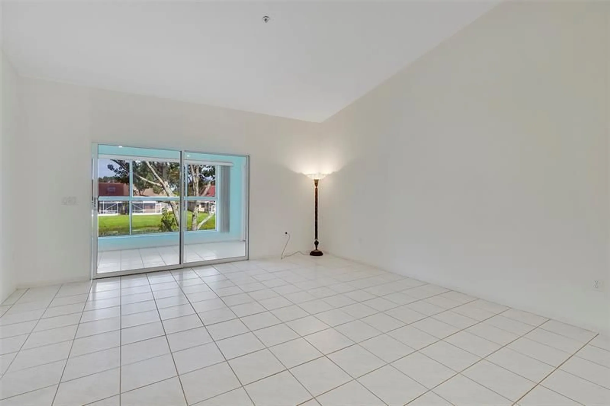Property Slideshow image 18 of 36 | 5876 regal glen dr 201, Boynton Beach, FL, 33437