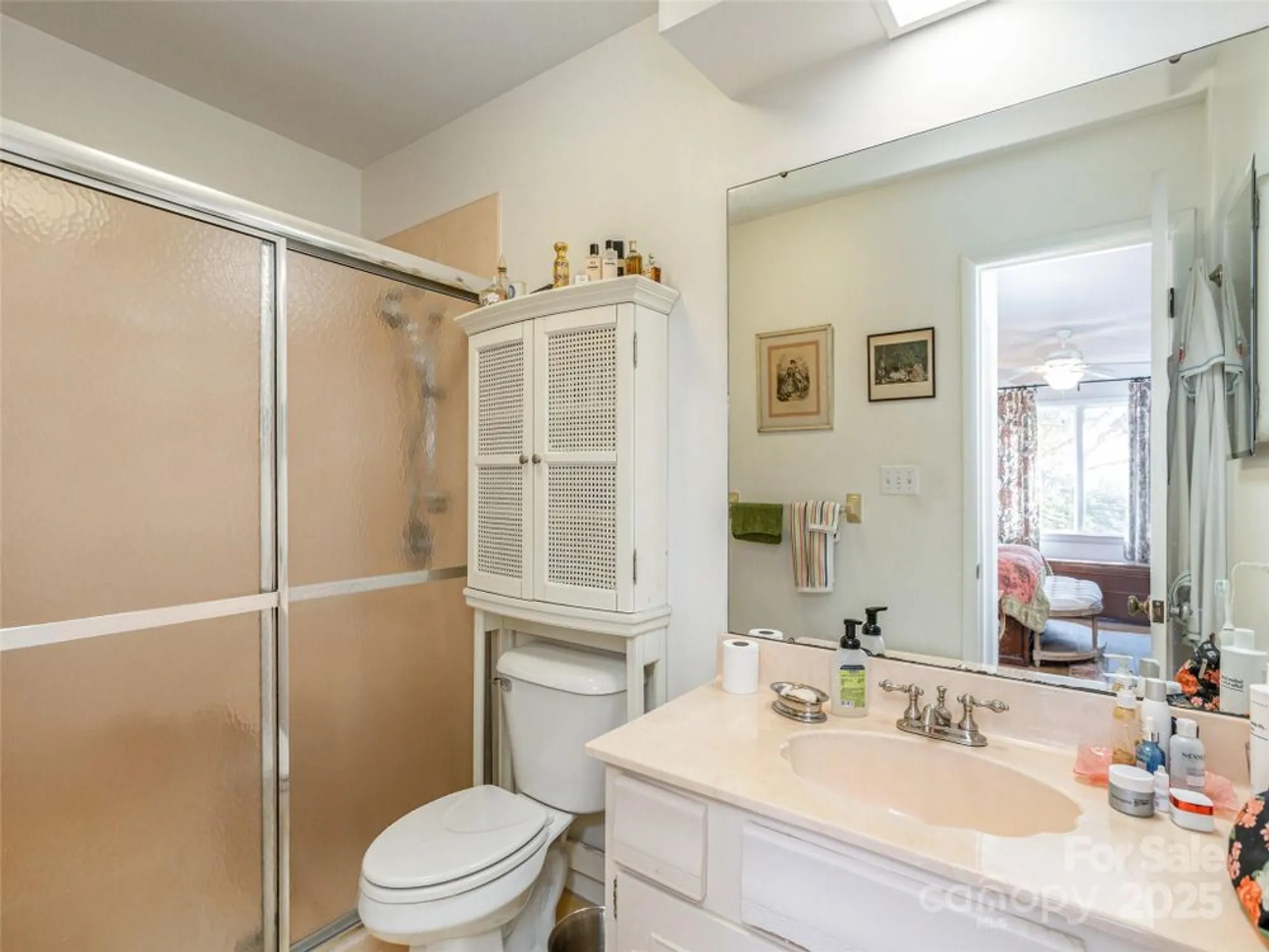 Property Slideshow image 16 of 25 | 208 crowfields dr, Asheville, NC, 28803