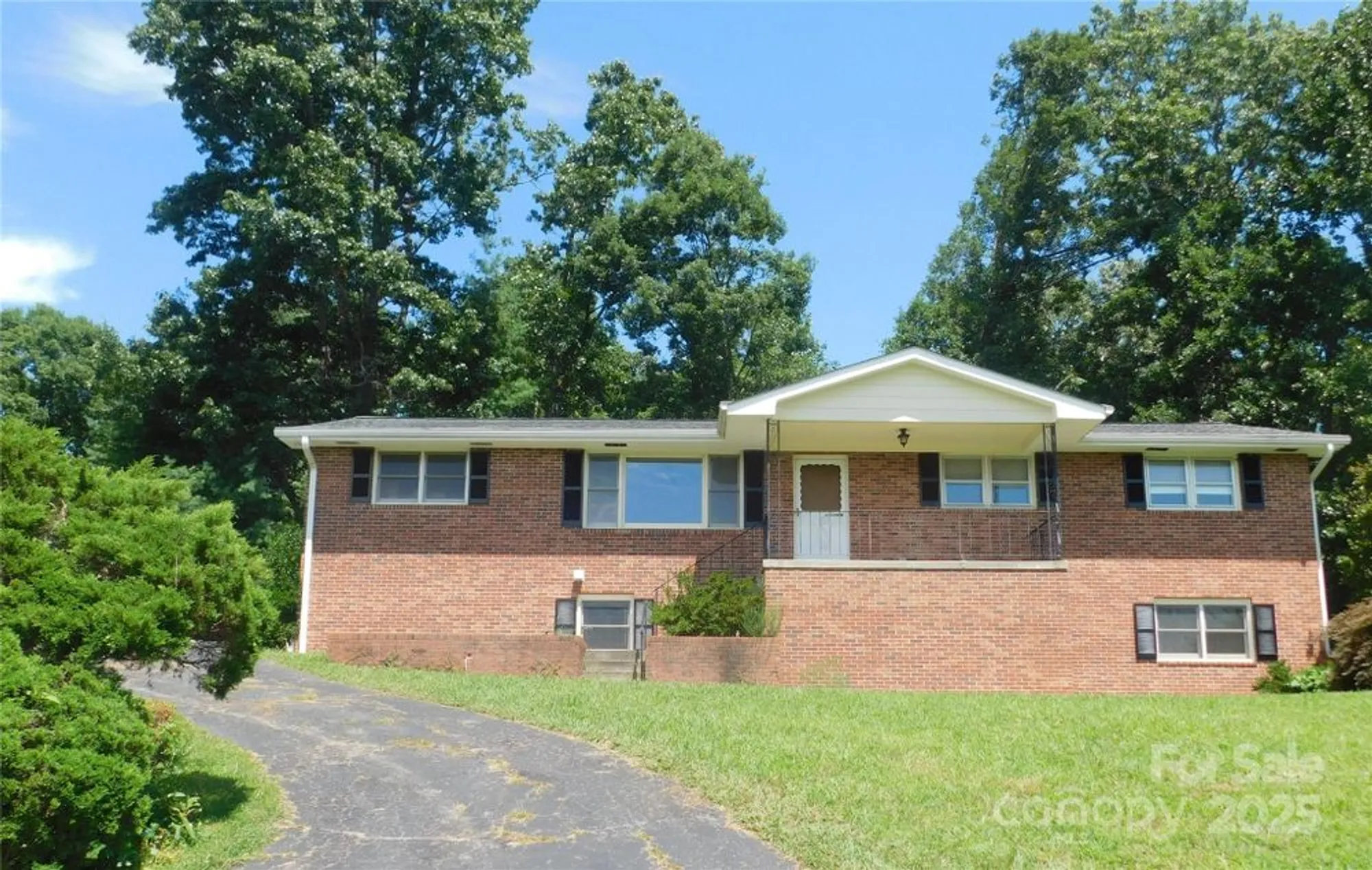 Property Slideshow image 1 of 33 | 125 fulton dr, Hendersonville, NC, 28792