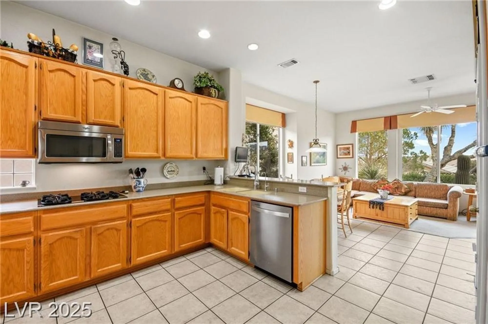 Property Slideshow image 16 of 71 | 482 bonnie brook pl, Henderson, NV, 89012