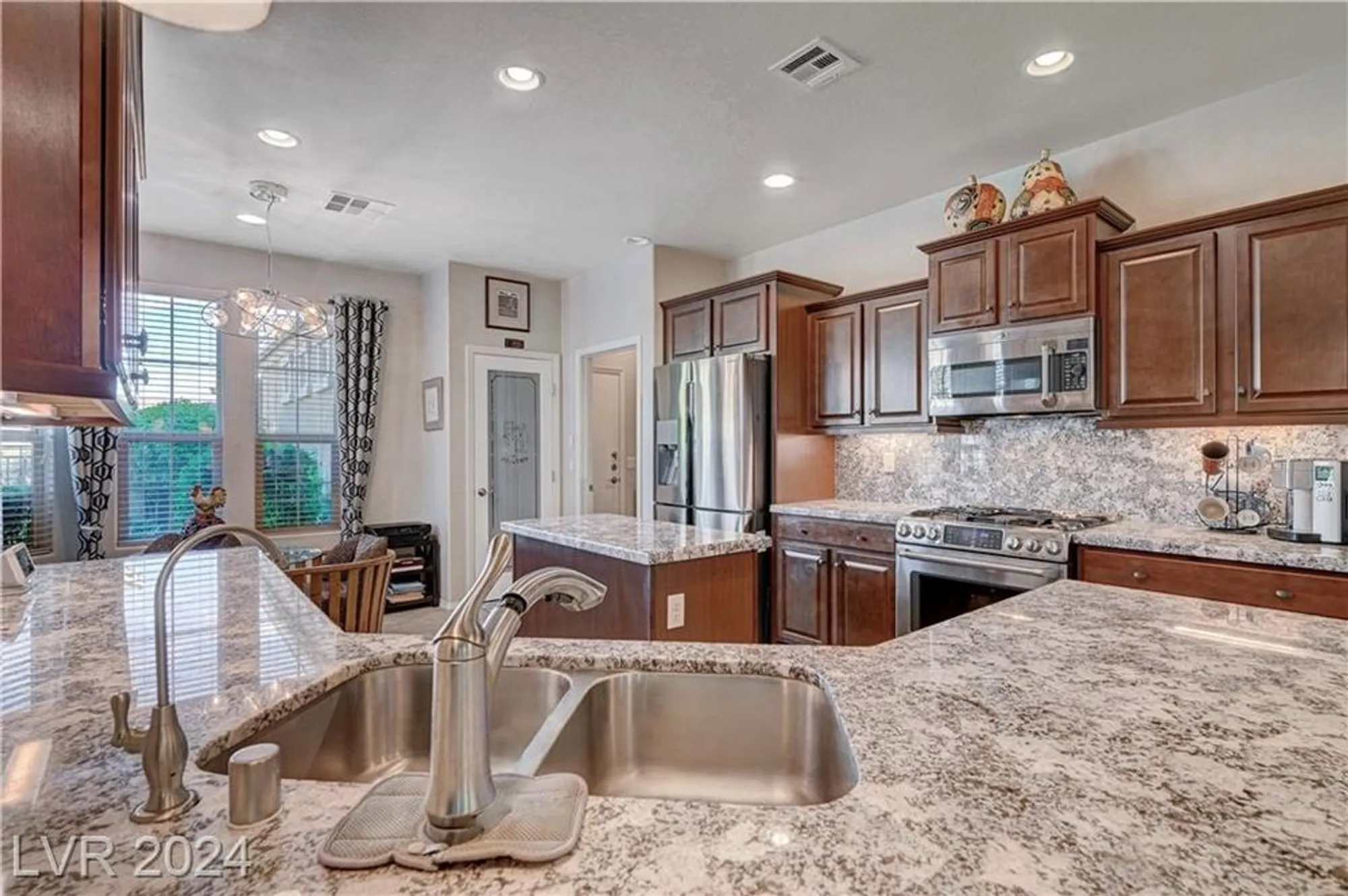 Property Slideshow image 20 of 86 | 5721 keystone crest st, North Las Vegas, NV, 89081