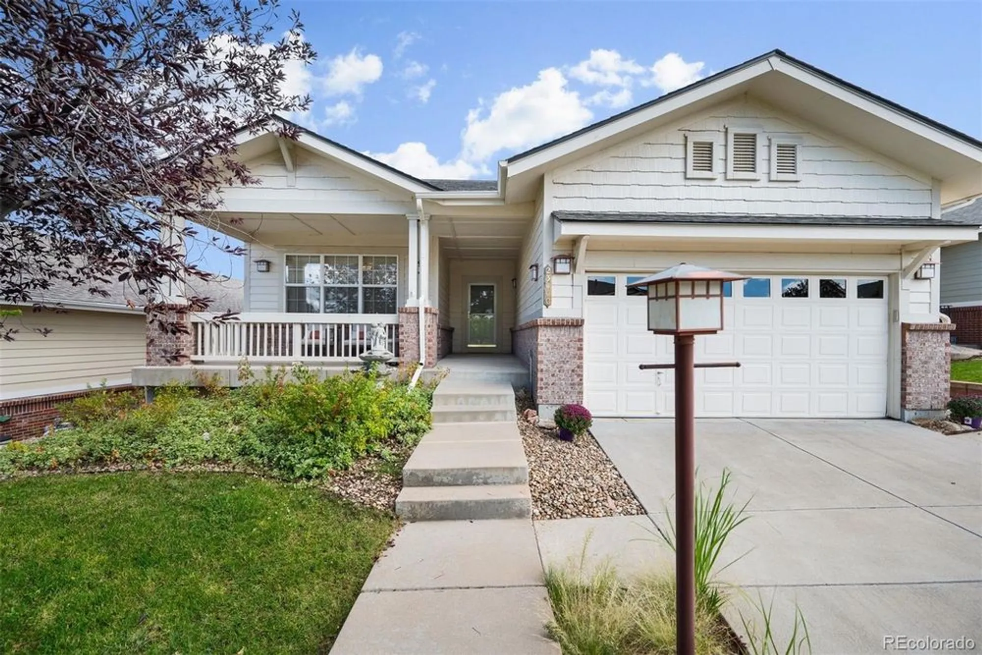 Property Slideshow image 2 of 35 | 23440 e moraine pl, Aurora, CO, 80016