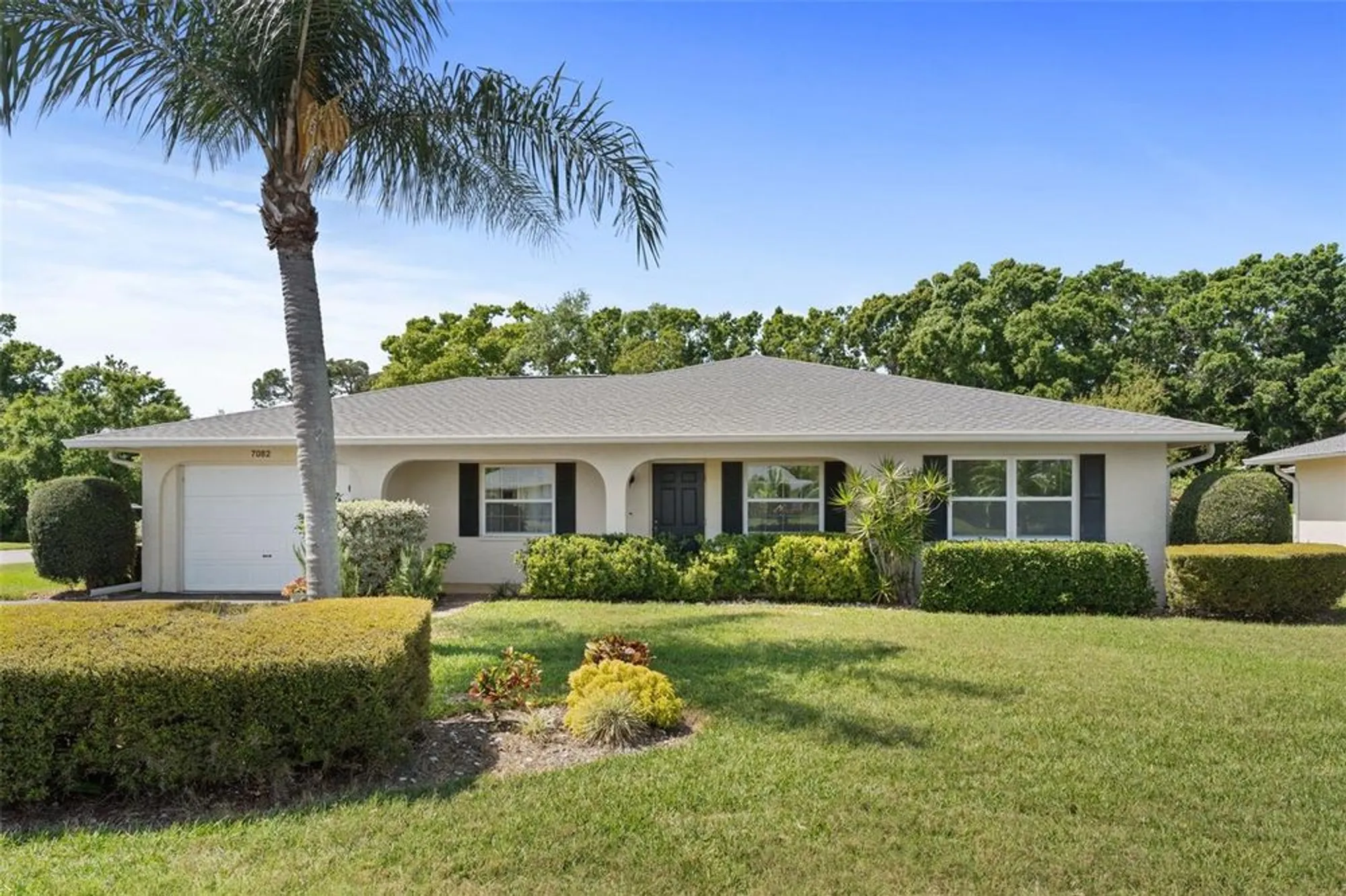 Property Slideshow image 2 of 70 | 7082 w country club dr n # 7082, Sarasota, FL, 34243