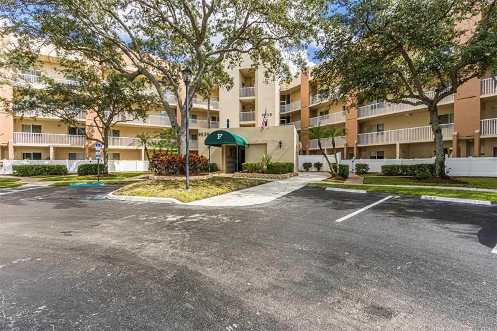 Property Slideshow image 27 of 33 | 9539 weldon cir f201, Tamarac, FL, 33321