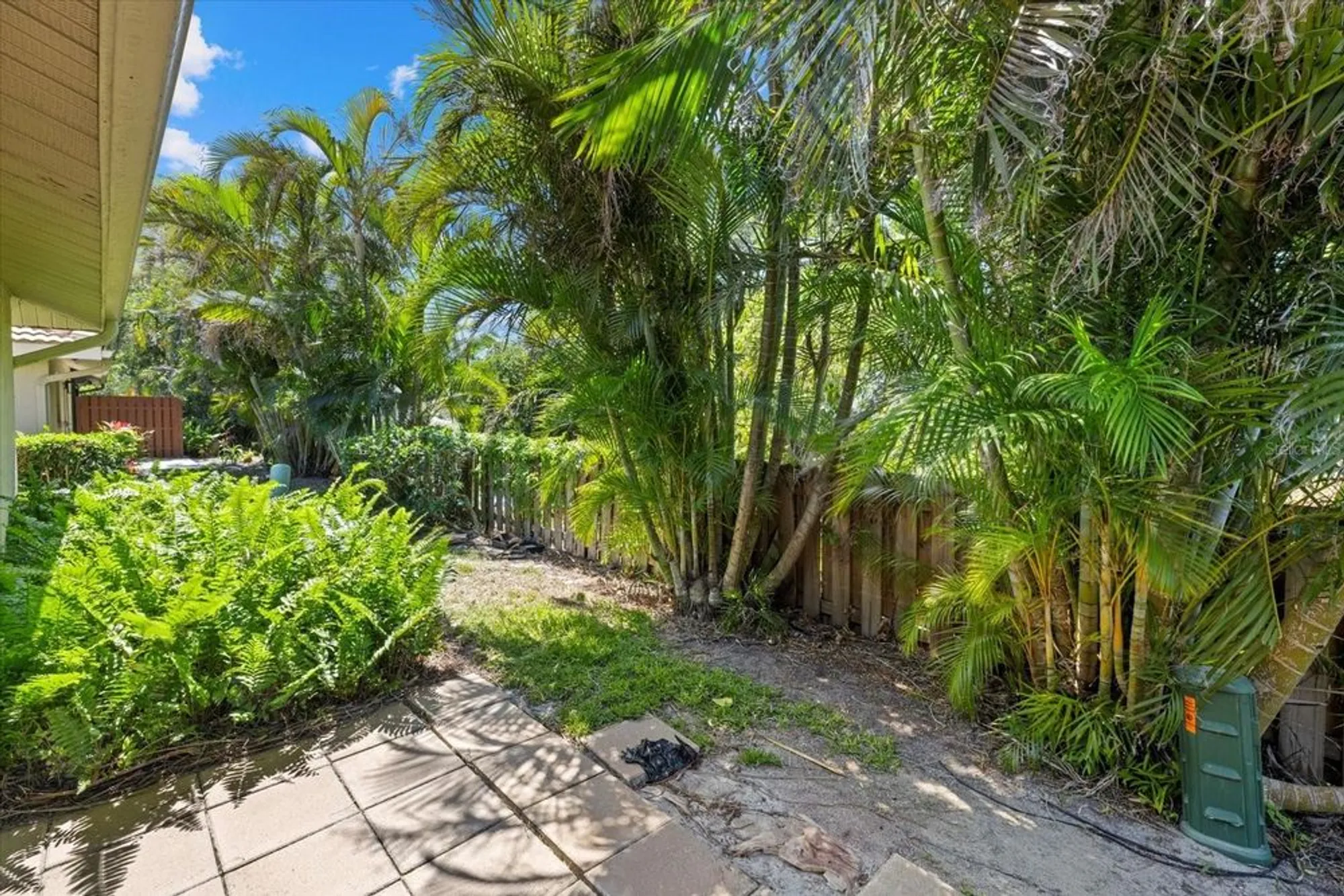 Property Slideshow image 5 of 33 | 7205 wood creek dr 16, Sarasota, FL, 34231