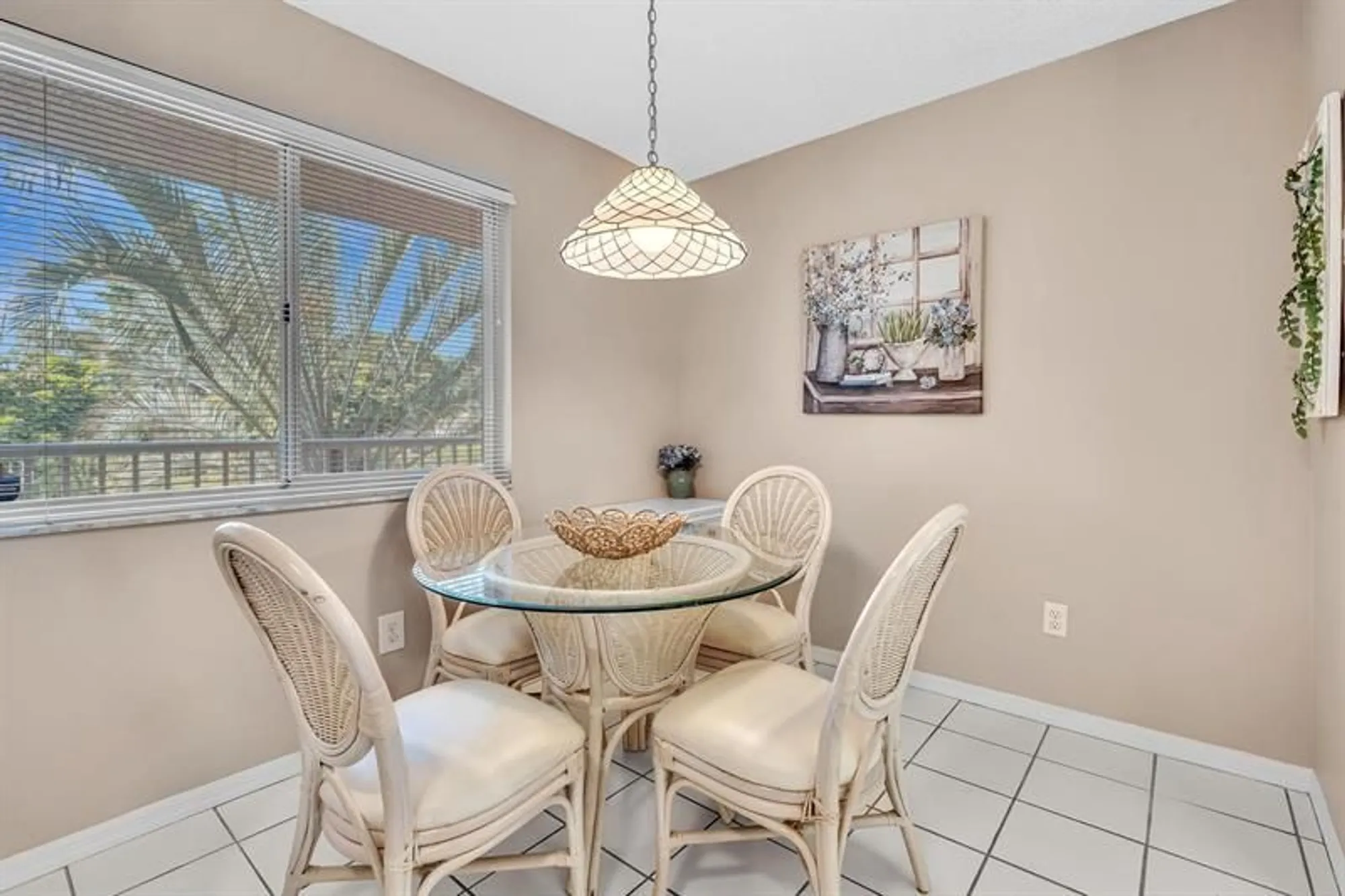 Property Slideshow image 11 of 71 | 7512 n devon dr 210, Tamarac, FL, 33321