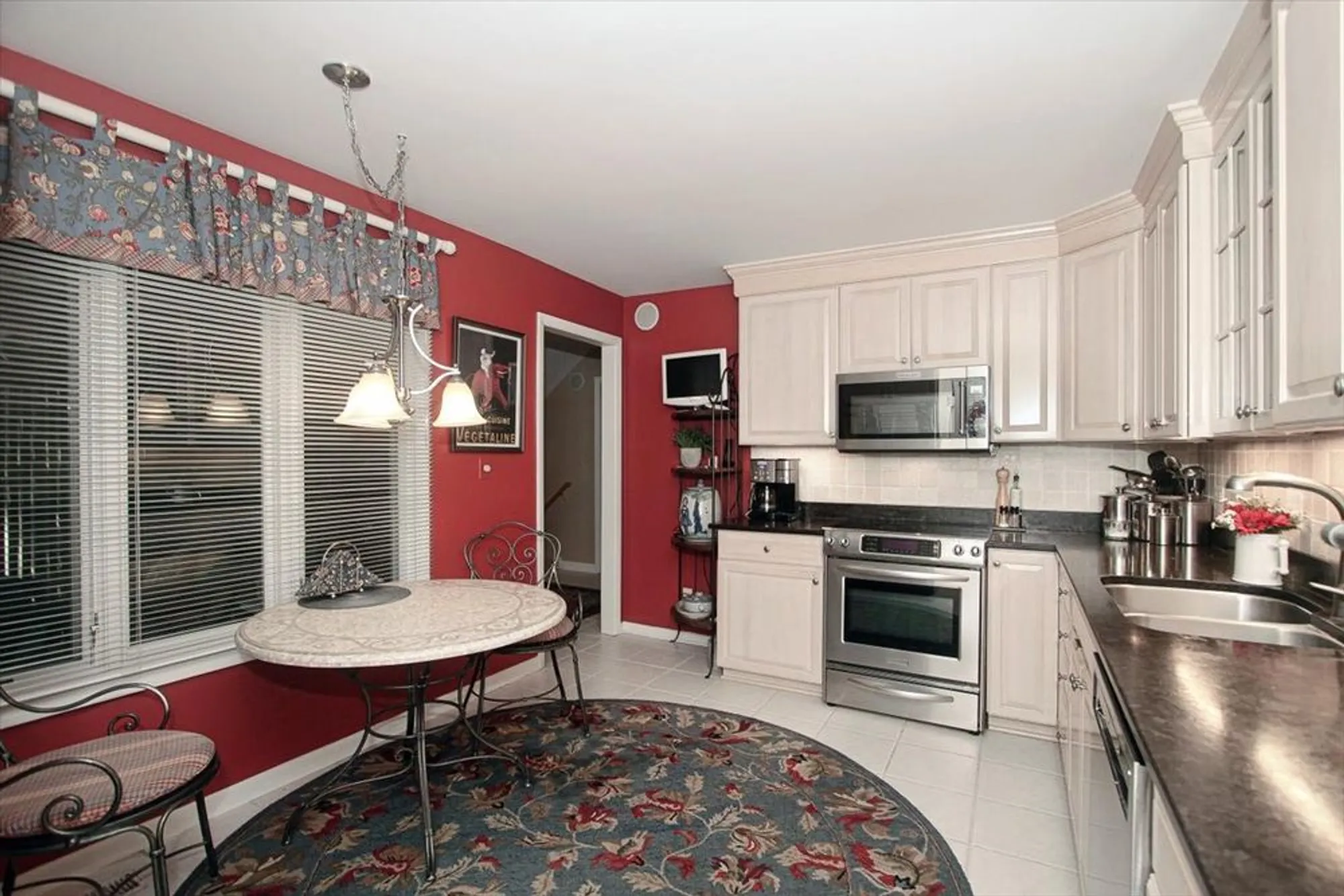 Property Slideshow image 16 of 54 | 660 old barn rd # f-24, Lake Barrington, IL, 60010