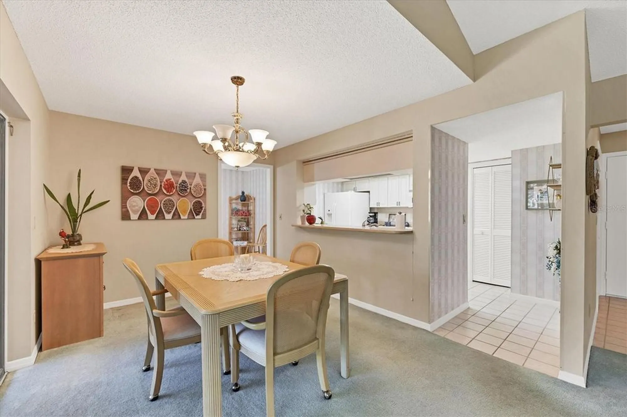 Property Slideshow image 11 of 59 | 3825 wilshire cir 1, Sarasota, FL, 34238