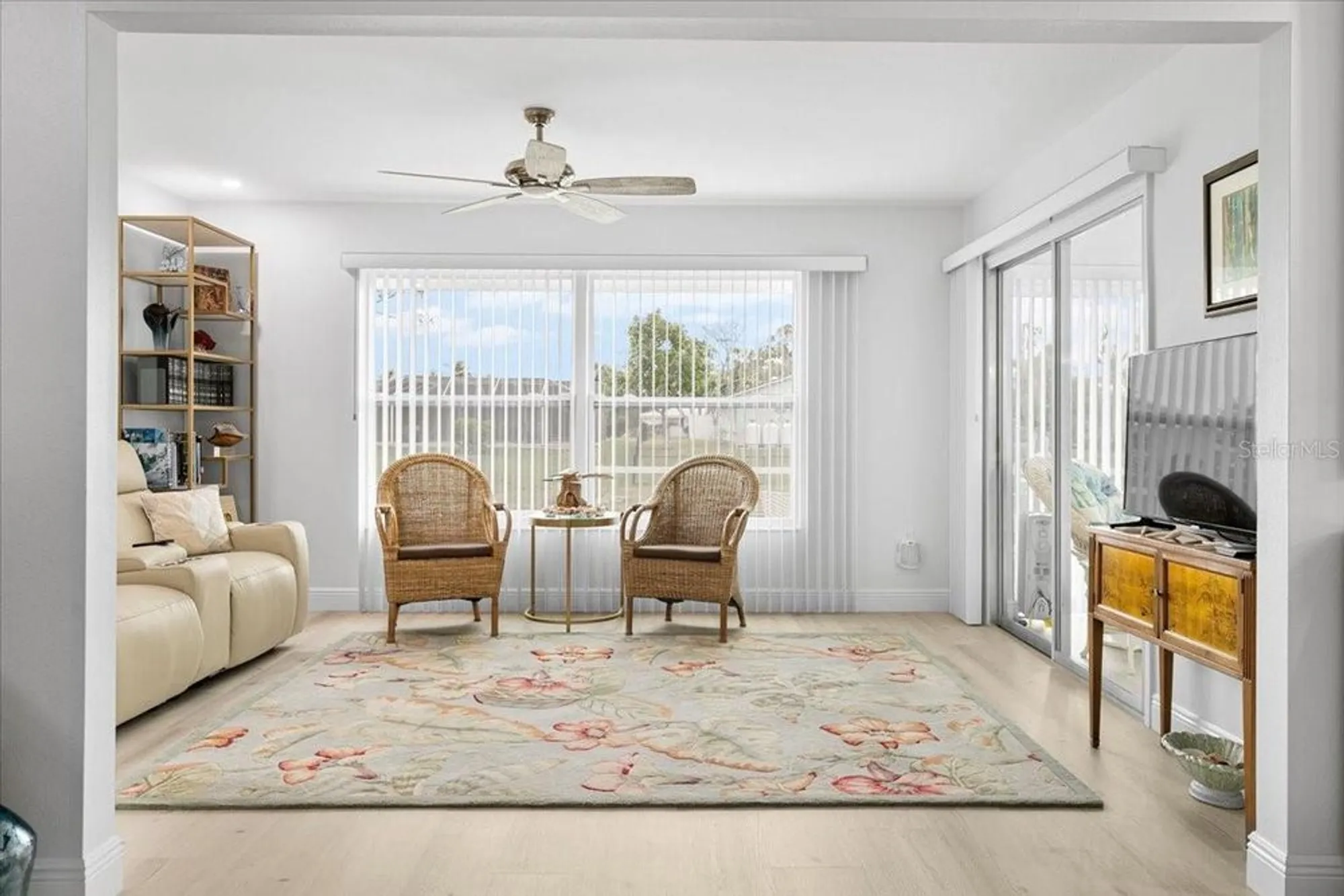 Property Slideshow image 13 of 43 | 2322 riverbluff pkwy # v250, Sarasota, FL, 34231