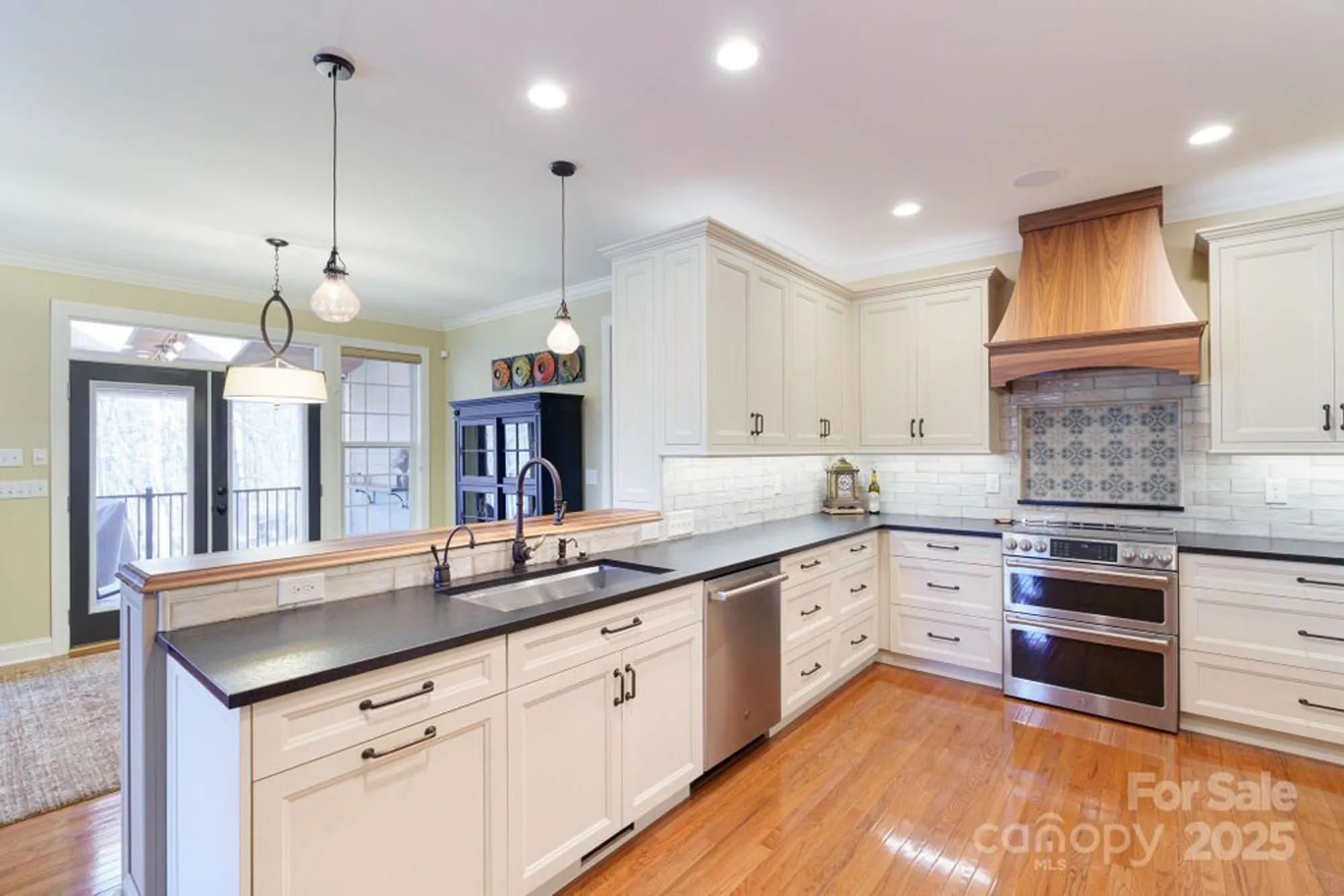 Property Slideshow image 11 of 48 | 279 fennel dun cir, Biltmore Lake, NC, 28715
