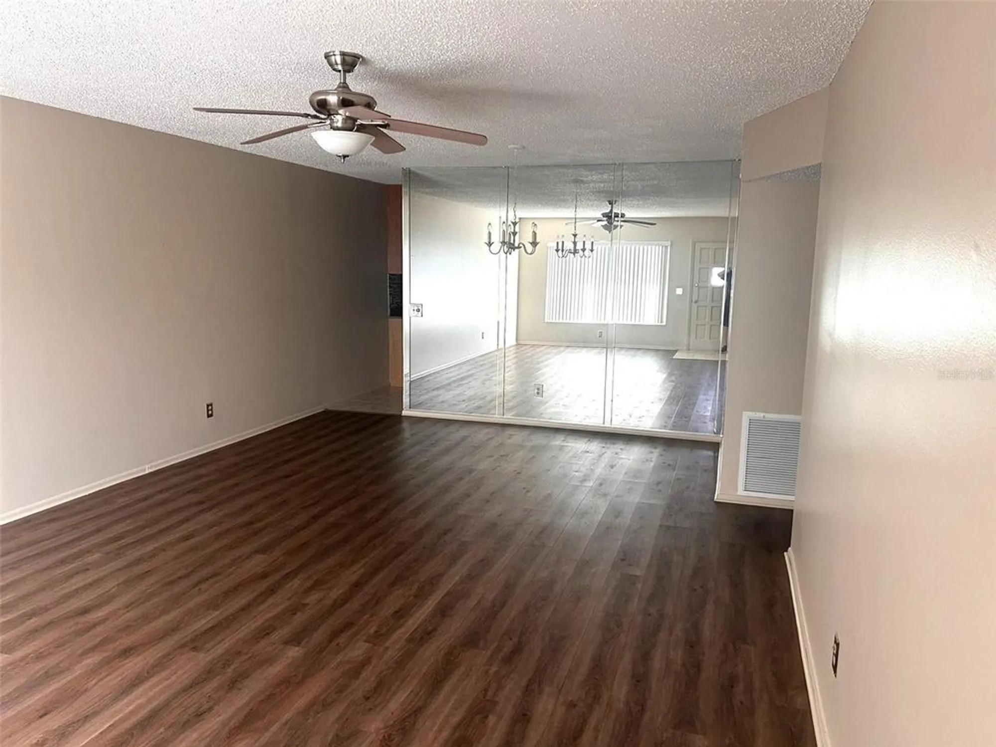 Property Slideshow image 4 of 55 | 2402 ecuadorian way apt 18, Clearwater, FL, 33763