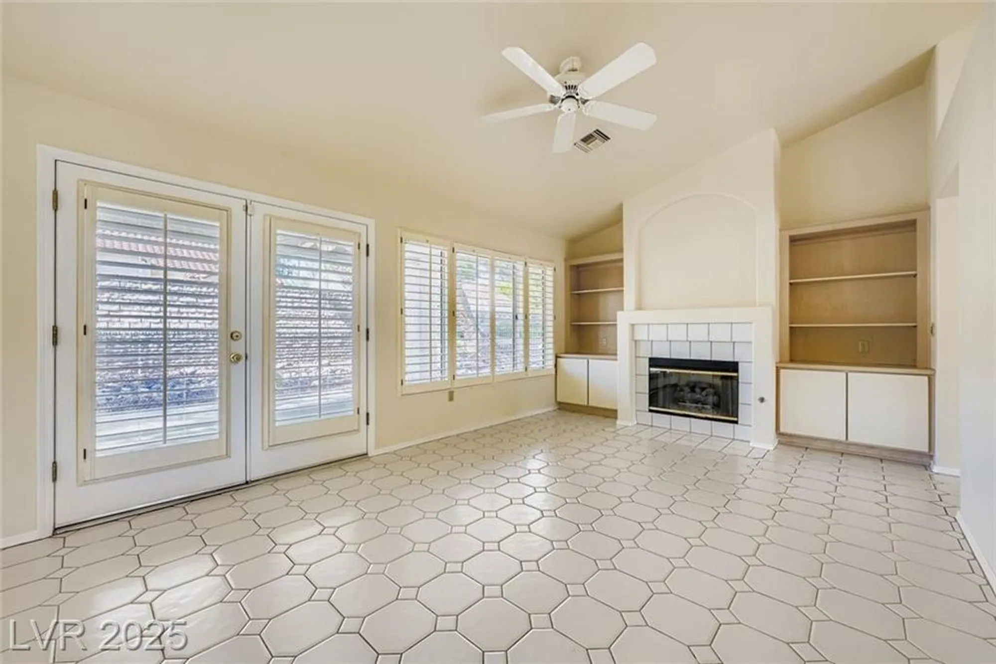 Property Slideshow image 18 of 29 | 2517 desert butte dr, Las Vegas, NV, 89134