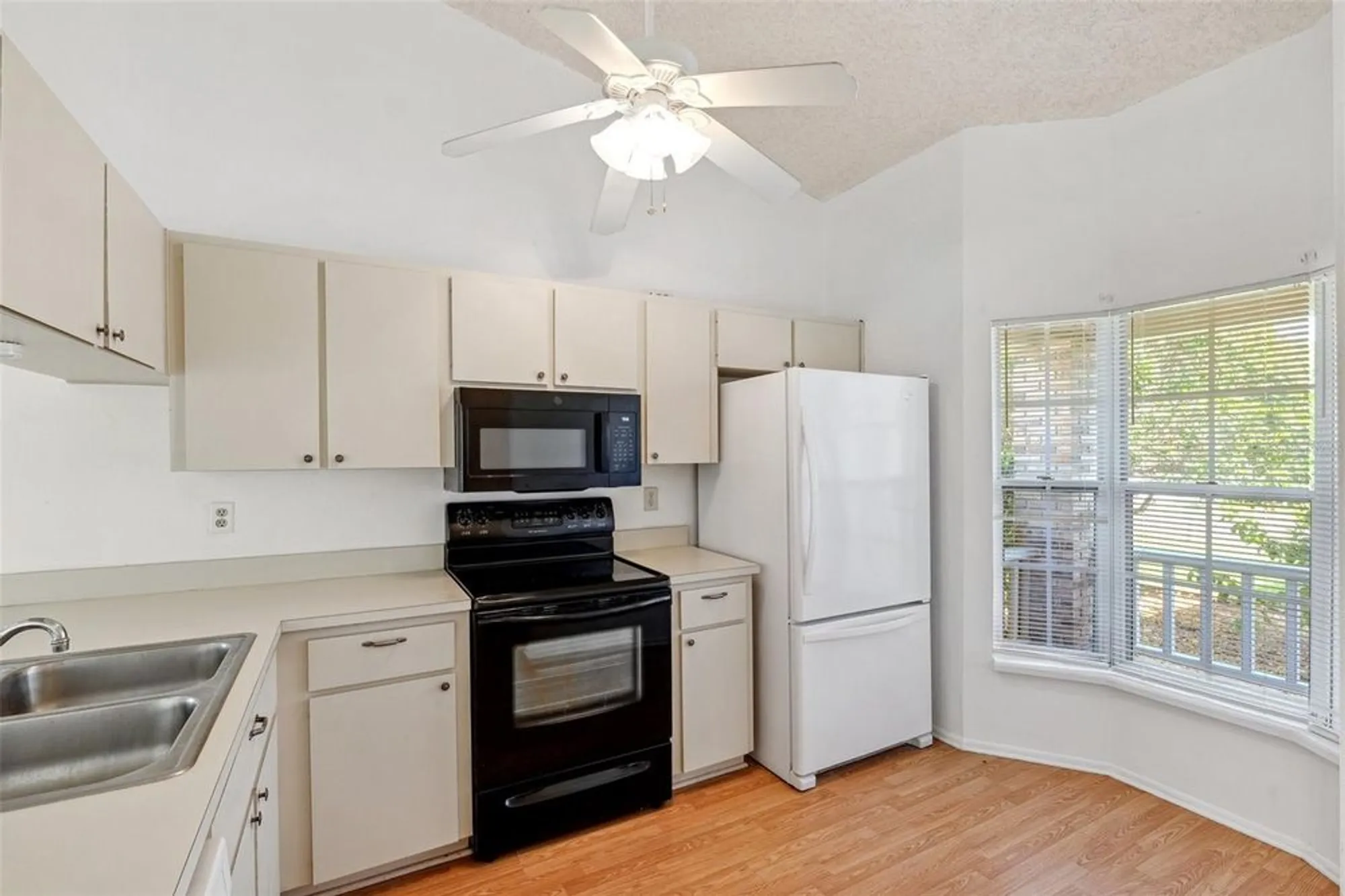 Property Slideshow image 6 of 30 | 6514 thicket trl, New Port Richey, FL, 34653