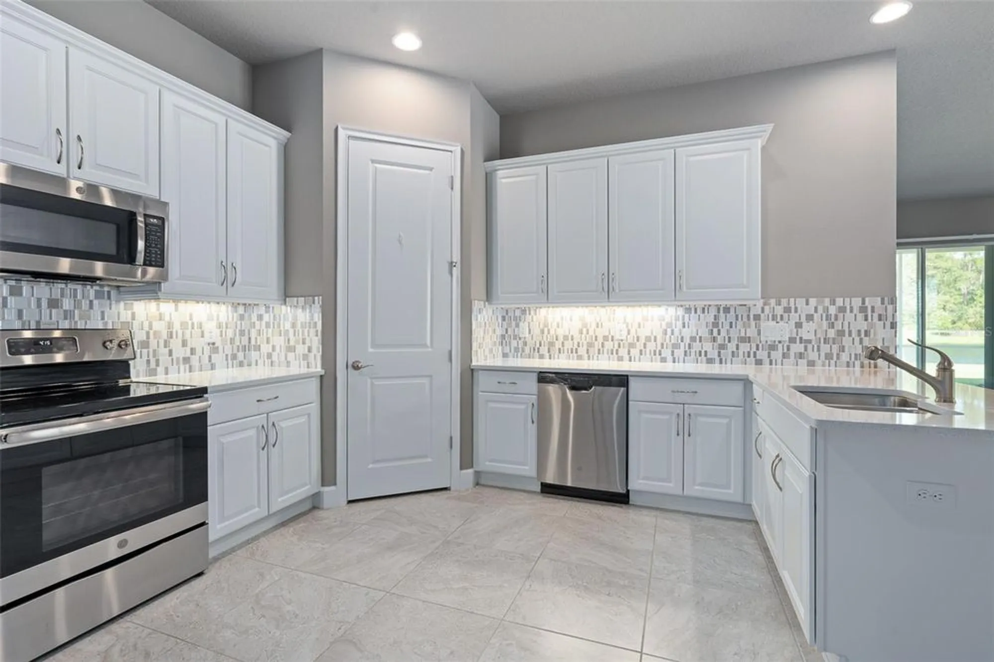 Property Slideshow image 27 of 47 | 856 pinewood dr, Ormond Beach, FL, 32174