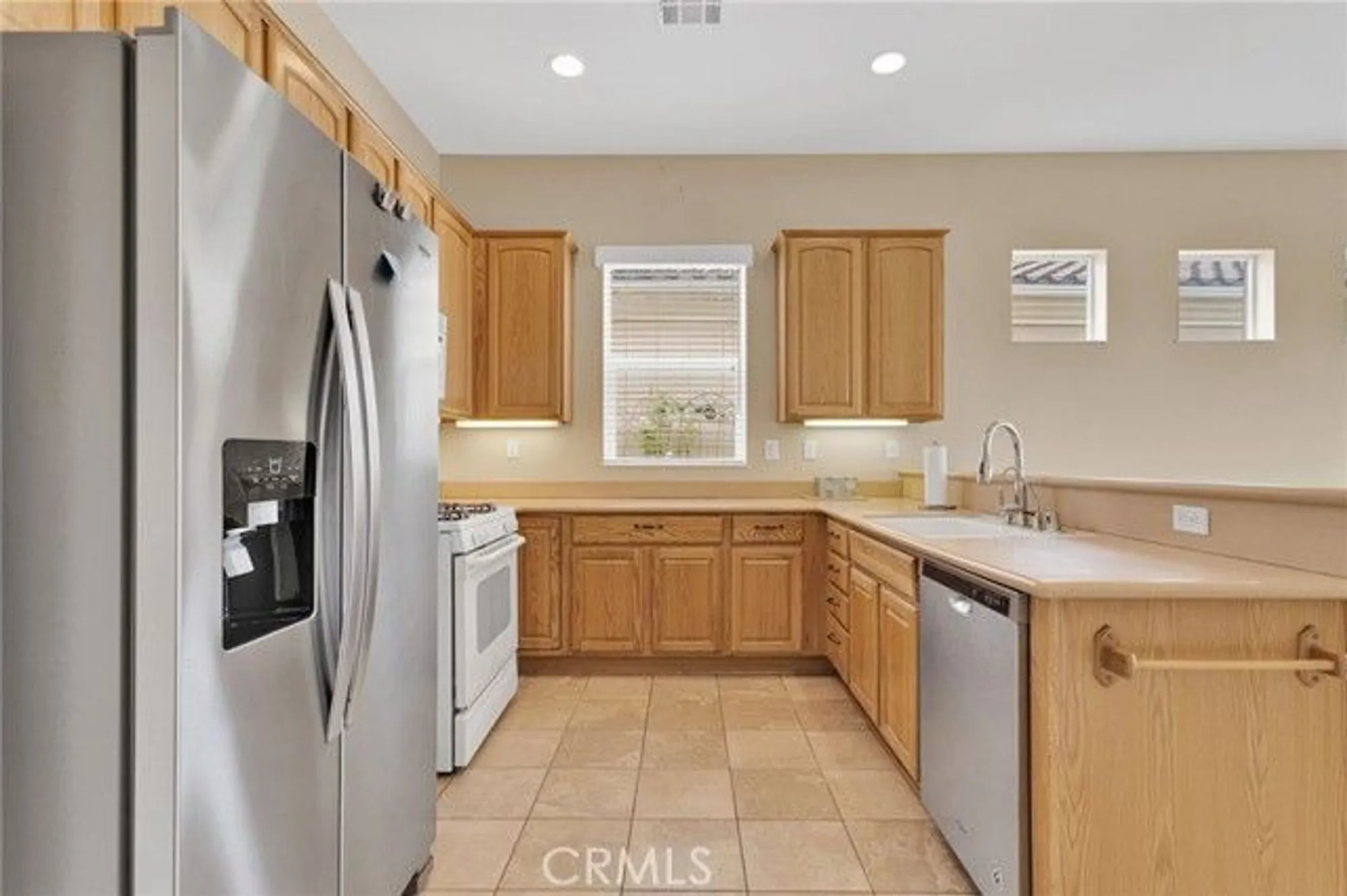 Property Slideshow image 6 of 26 | 11147 avonlea rd, Apple Valley, CA, 92308