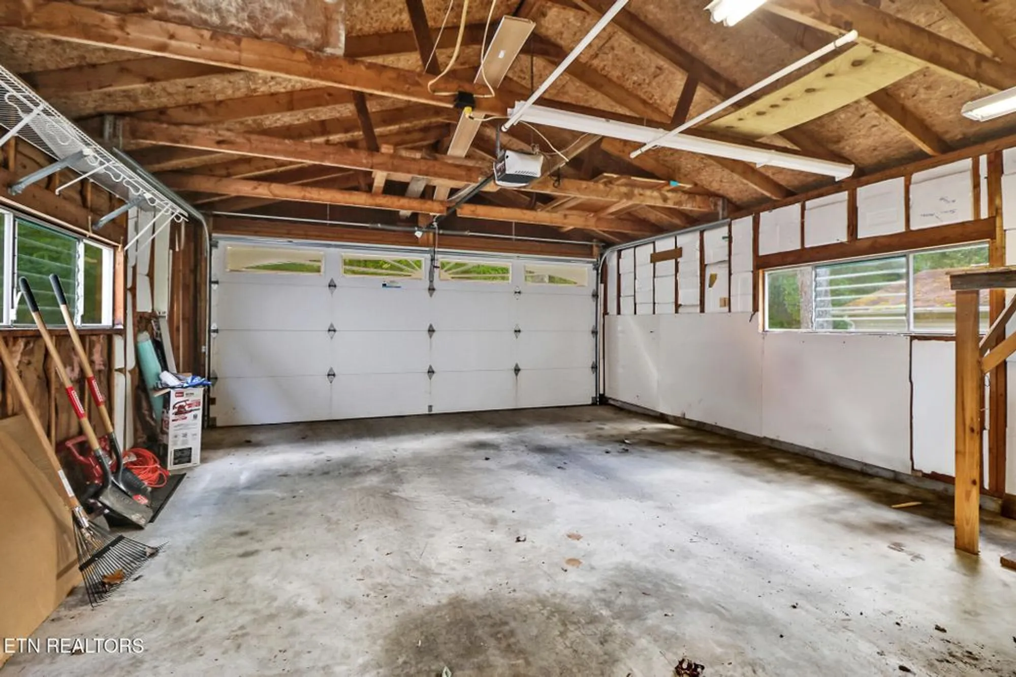 Property Slideshow image 26 of 28 | 20 robin hood ln, Crossville, TN, 38558