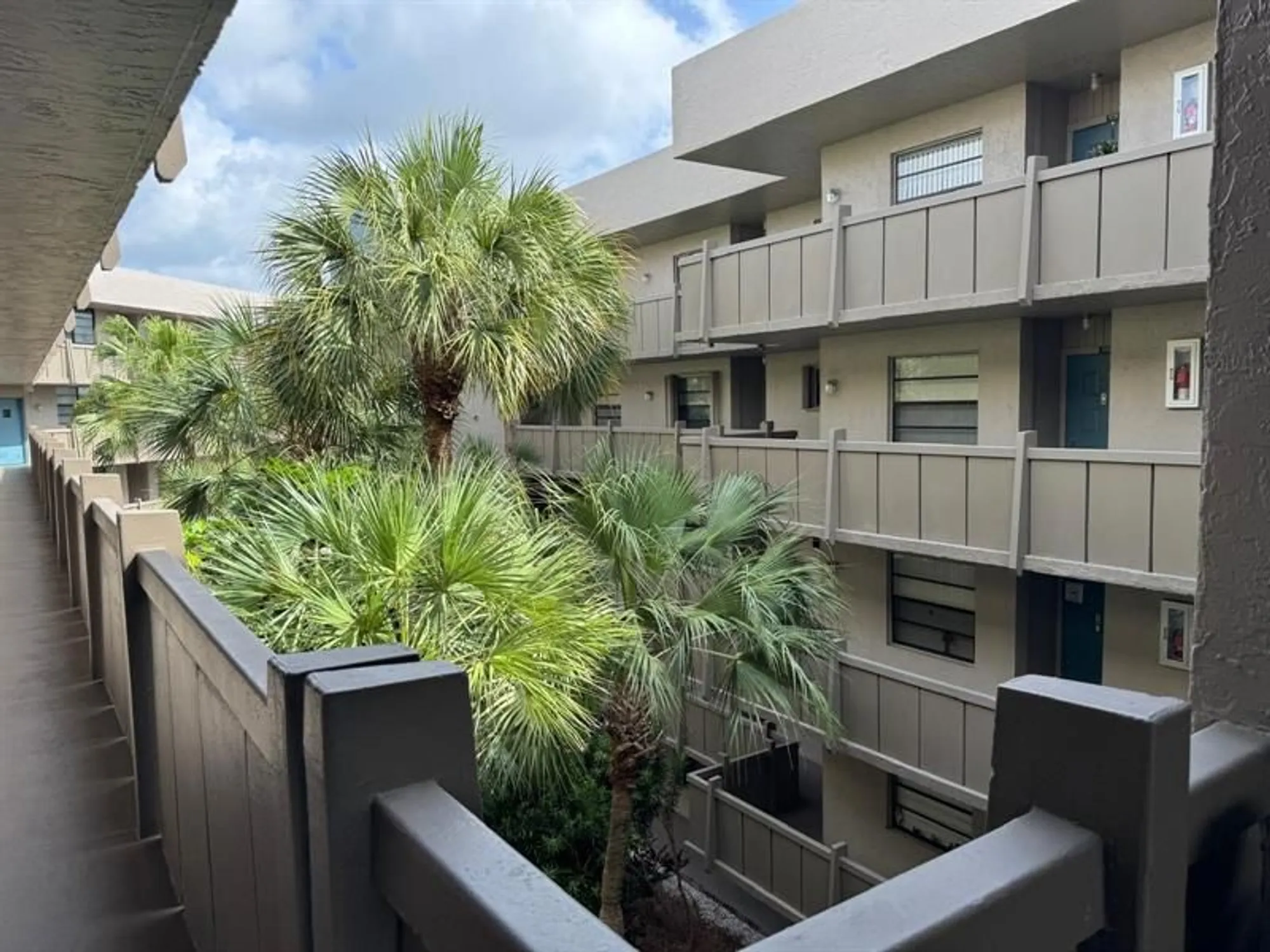 Property Slideshow image 41 of 60 | 900 colony point cir 407, Pembroke Pines, FL, 33026