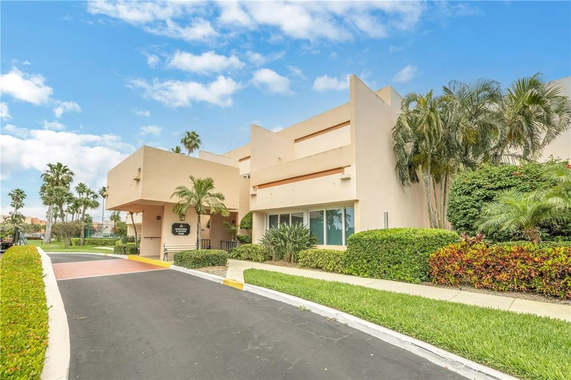 Property Slideshow image 36 of 44 | 7700 sun island dr 401, South Pasadena, FL, 33707