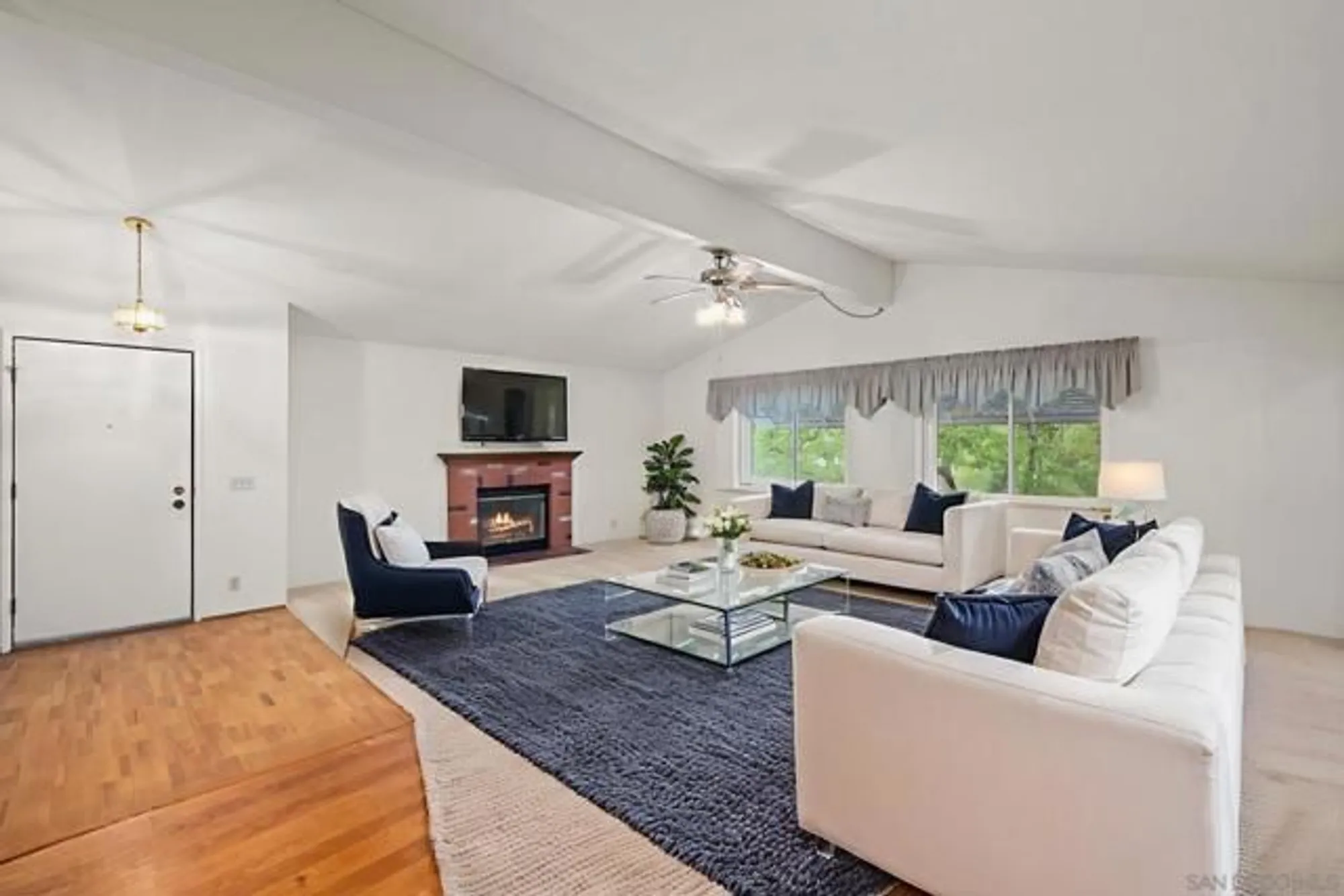 Property Slideshow image 15 of 37 | 4465 topaz ln, Oceanside, CA, 92056