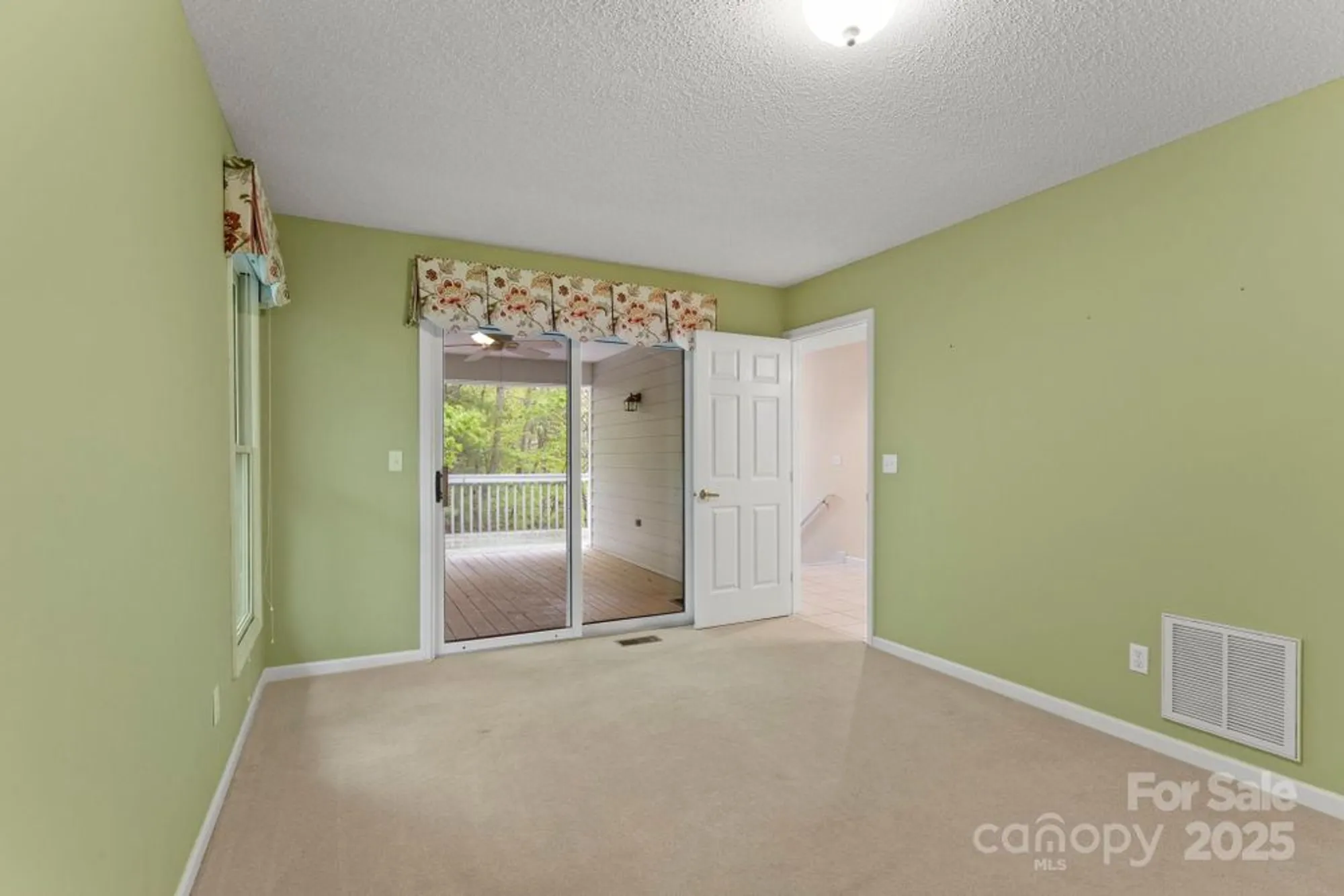 Property Slideshow image 18 of 33 | 111 broadmoor dr 19, Flat Rock, NC, 28731