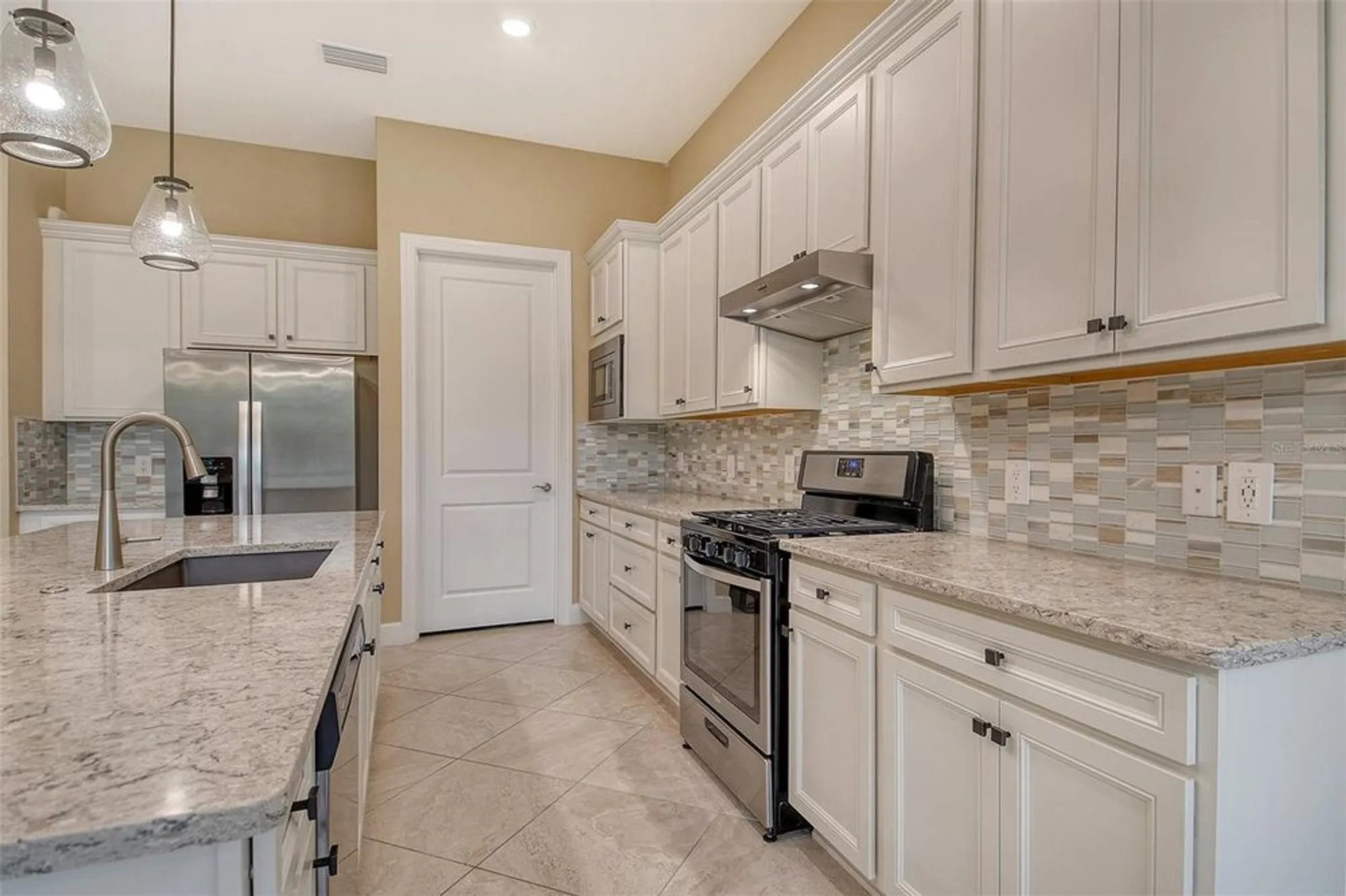 Property Slideshow image 14 of 72 | 17905 waterville pl, Bradenton, FL, 34202