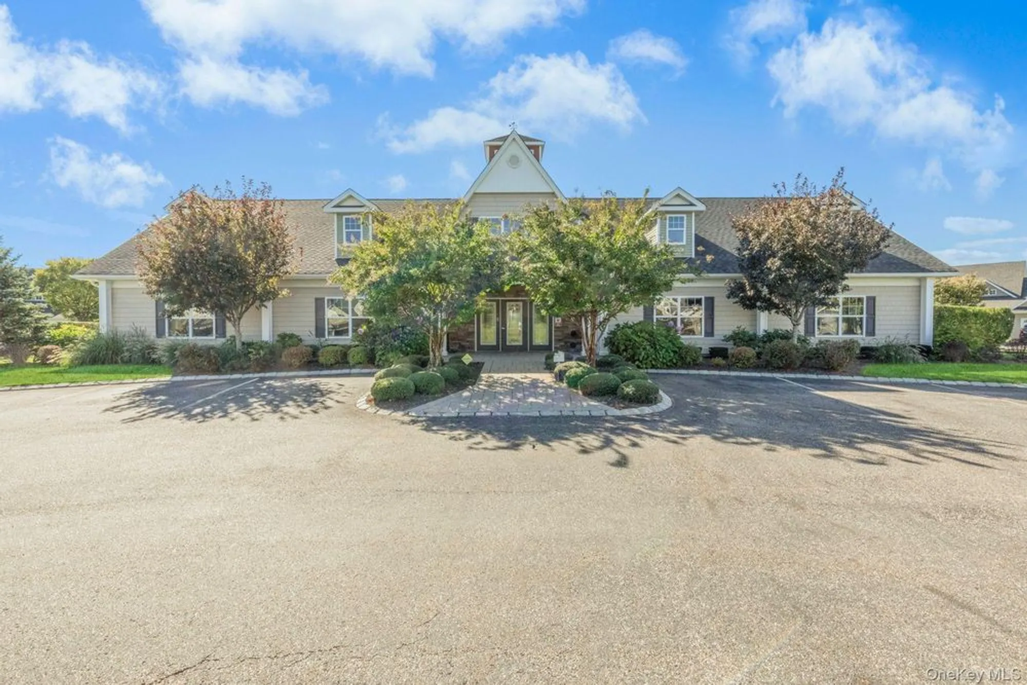 Property Slideshow image 26 of 34 | 67 stoneleigh dr, Riverhead, NY, 11901